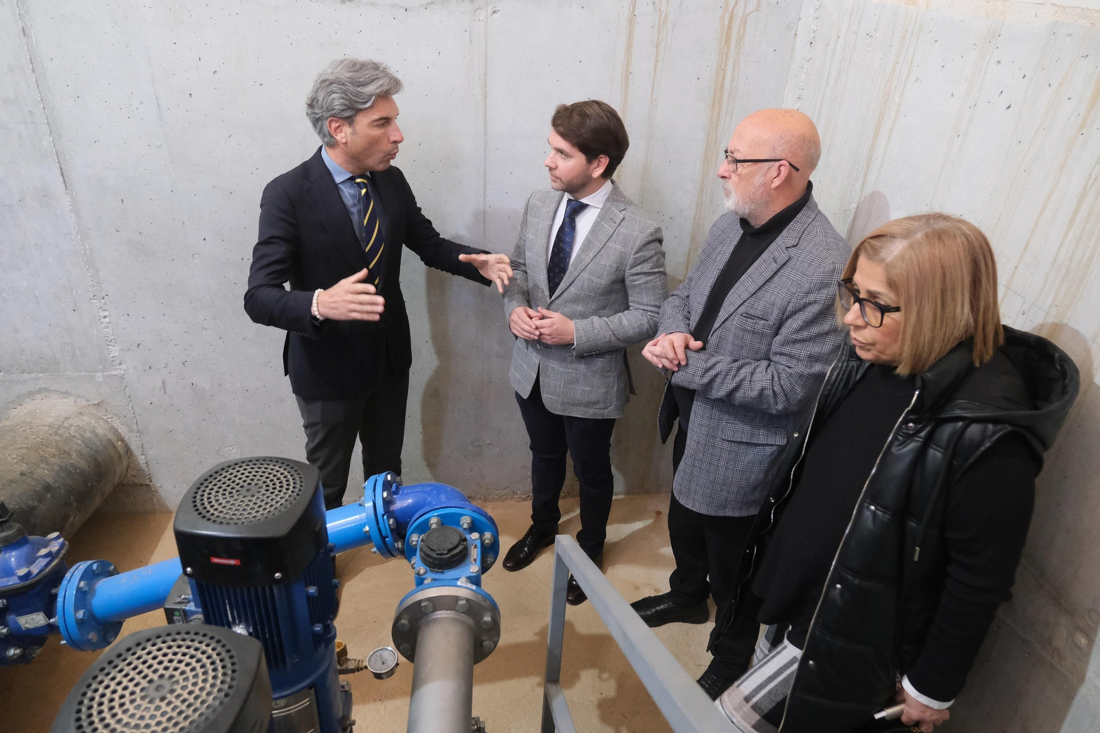 Lorite y Priego visitan la estación de bombeo de agua potable de la barriada Virgen de la Sierra de Cabra.