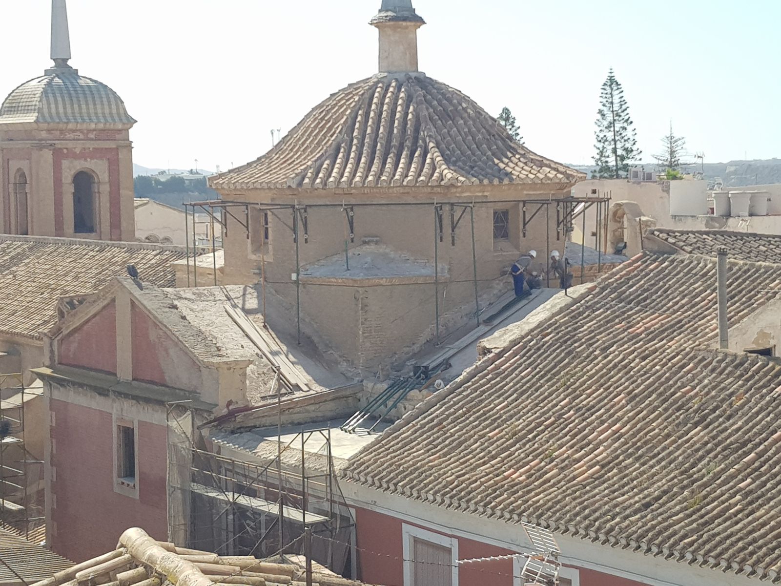 El segundo templo más grande de Almería se blinda contra las humedades