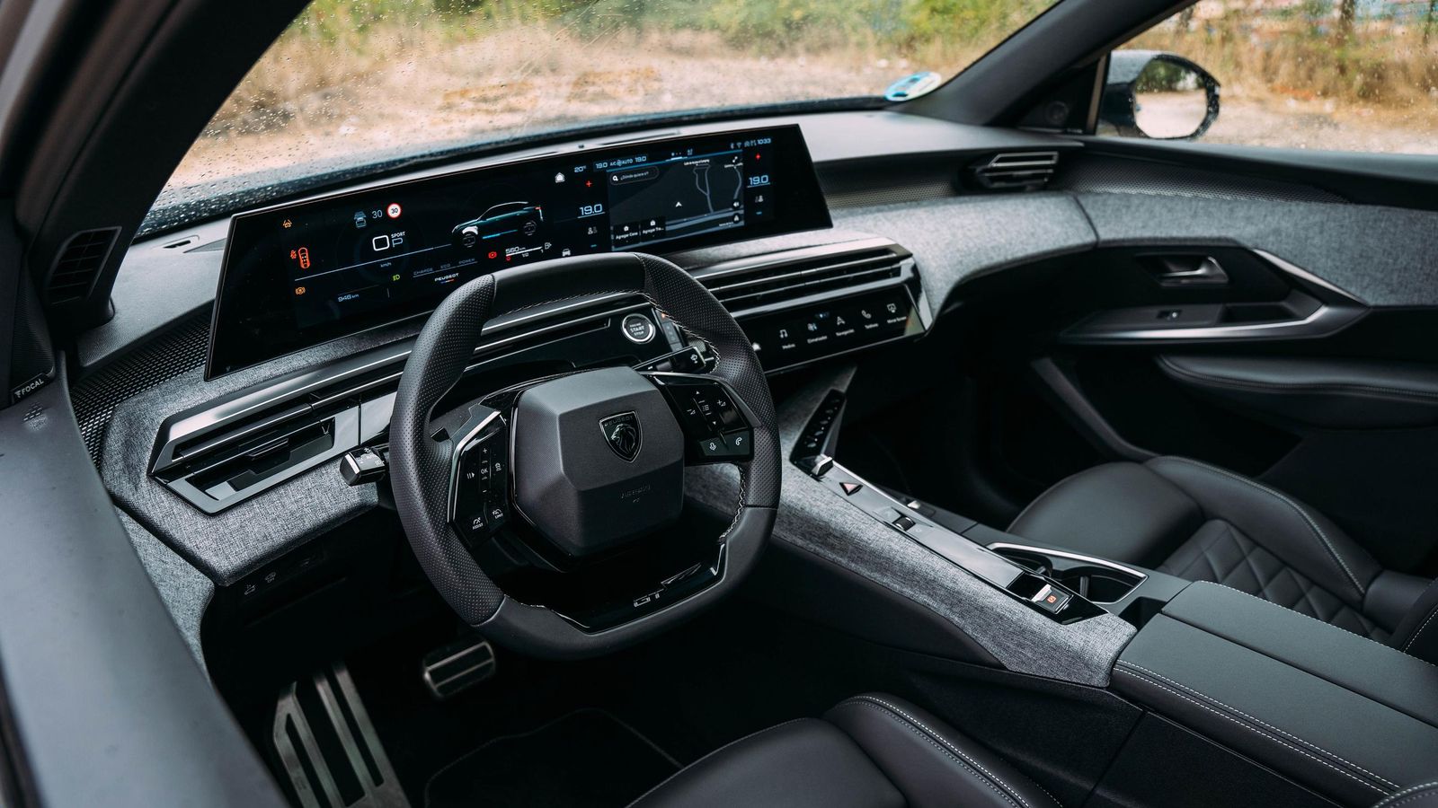 Nada advierte en el puesto de conducción de que modo está actuando la hibridación en este SUV, quizá para no abrumar al conductor en aras de simplificar su tarea.