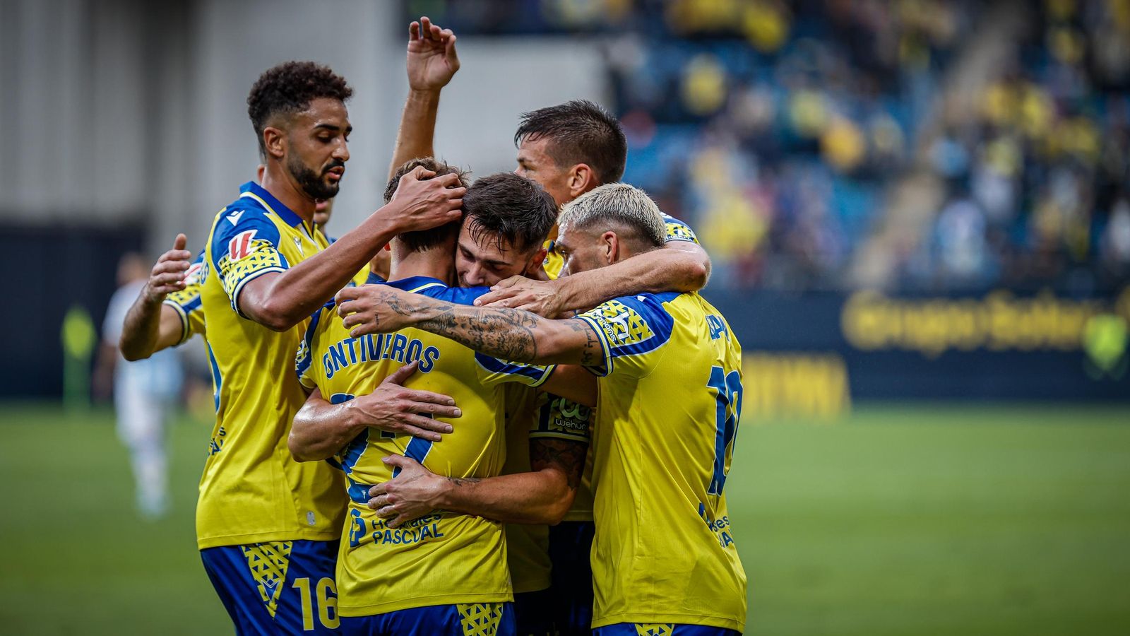 Búscate entre las imágenes del partido de futbol Cádiz CF - Málaga CF