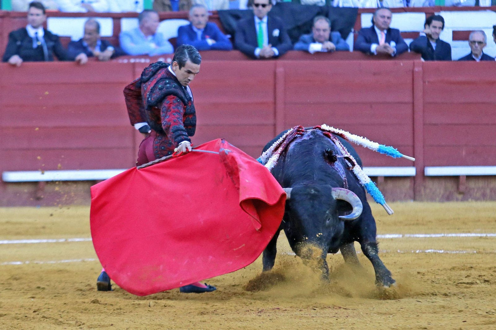 Imágenes de la faena de "El Fandi", Manzanares y Roca Rey en el coso jerezano