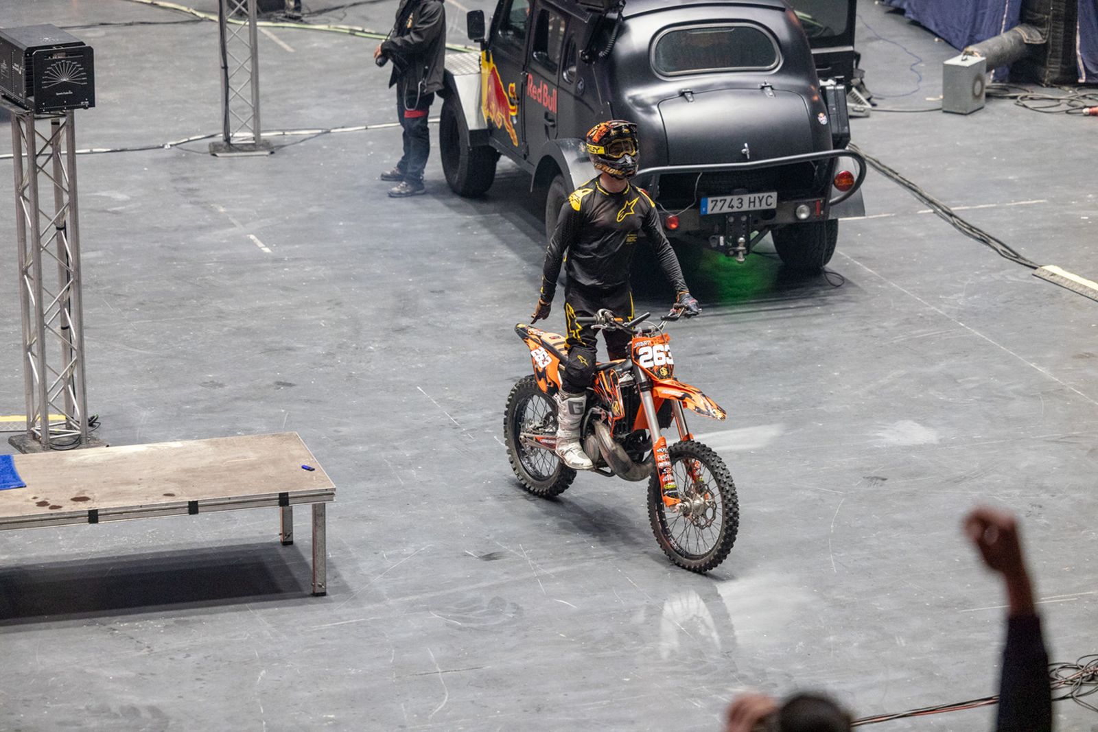 En imágenes: el Olivo Arena vibra con piruetas y motor en estado puro en el Soloflow Freestyle (1)