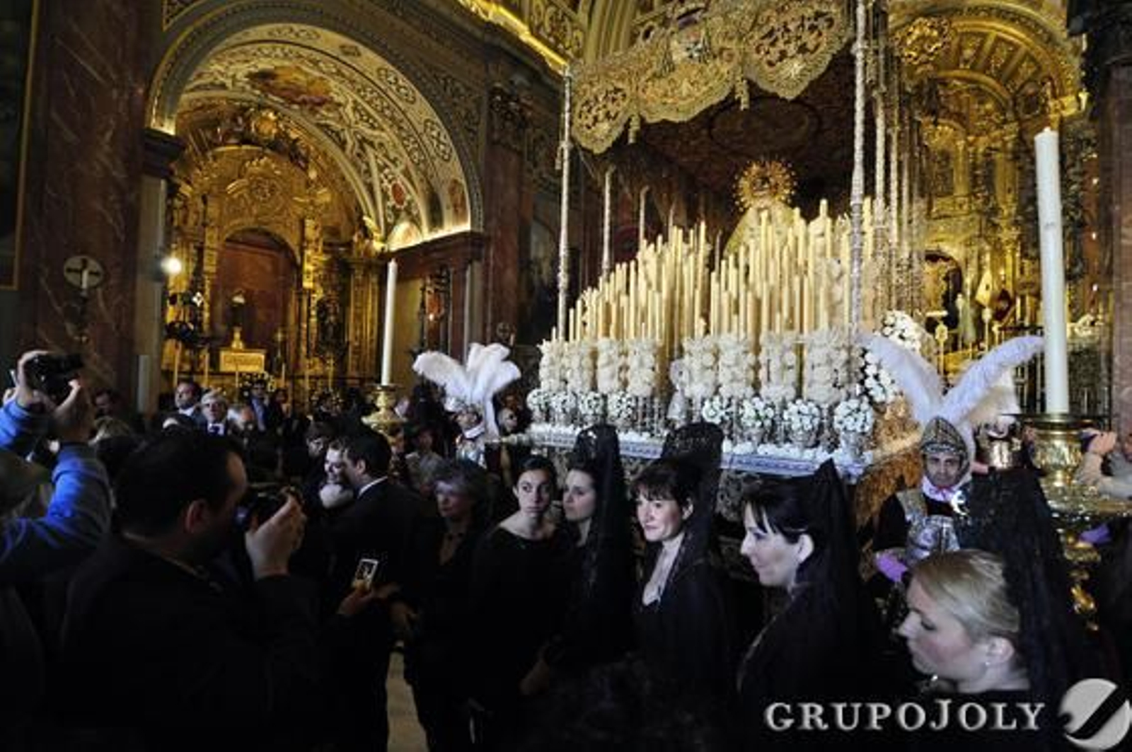 Basílica de la Macarena

Foto: Manuel Gómez