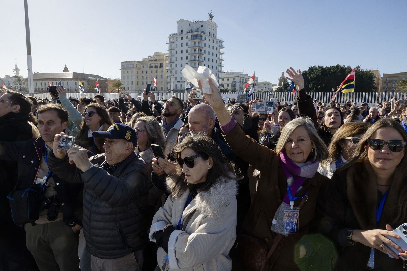 Las imágenes de la despedida del Juan Sebastián de Elcano