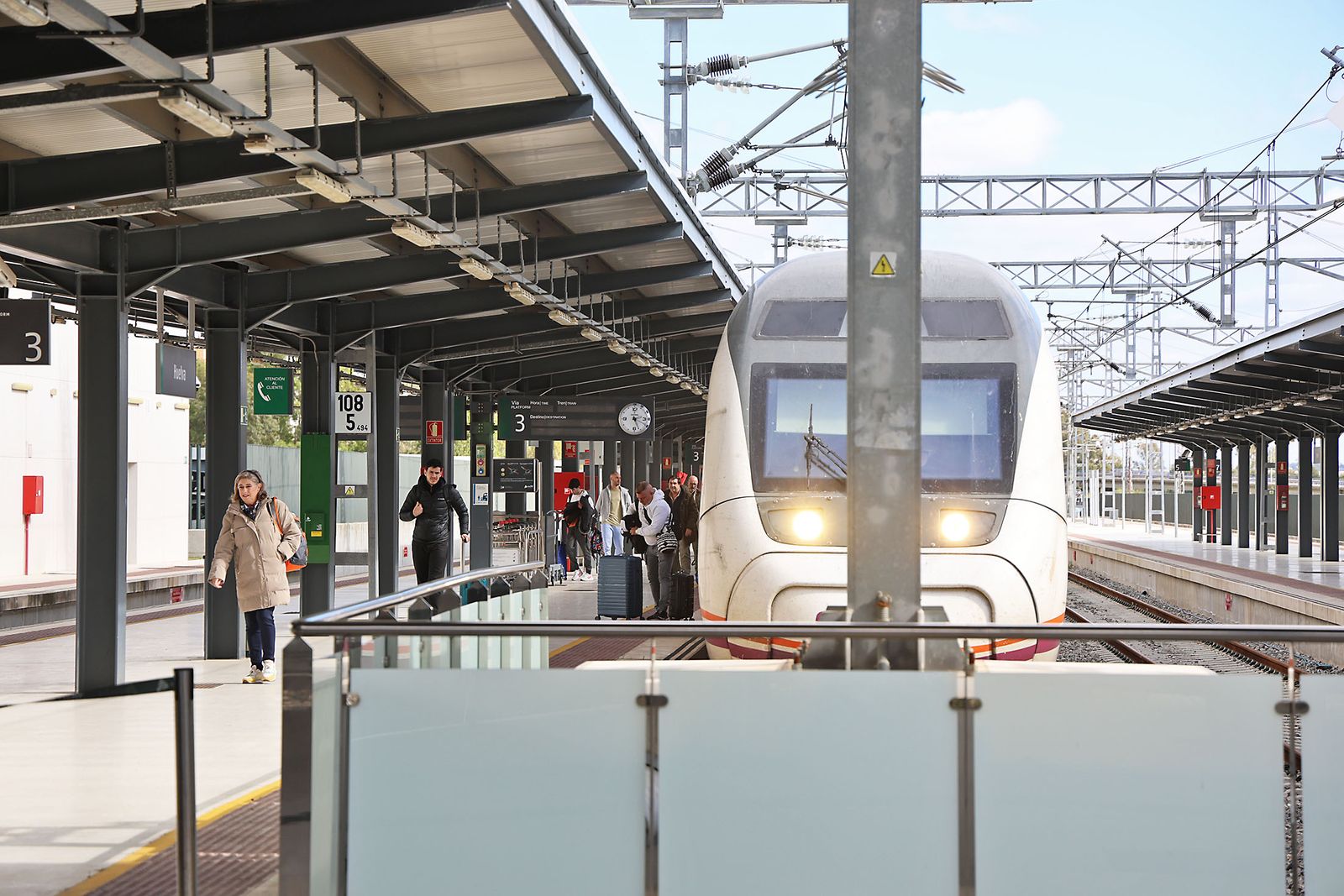 Llegada del primer tren a Huelva tras el accidente de Adamuz