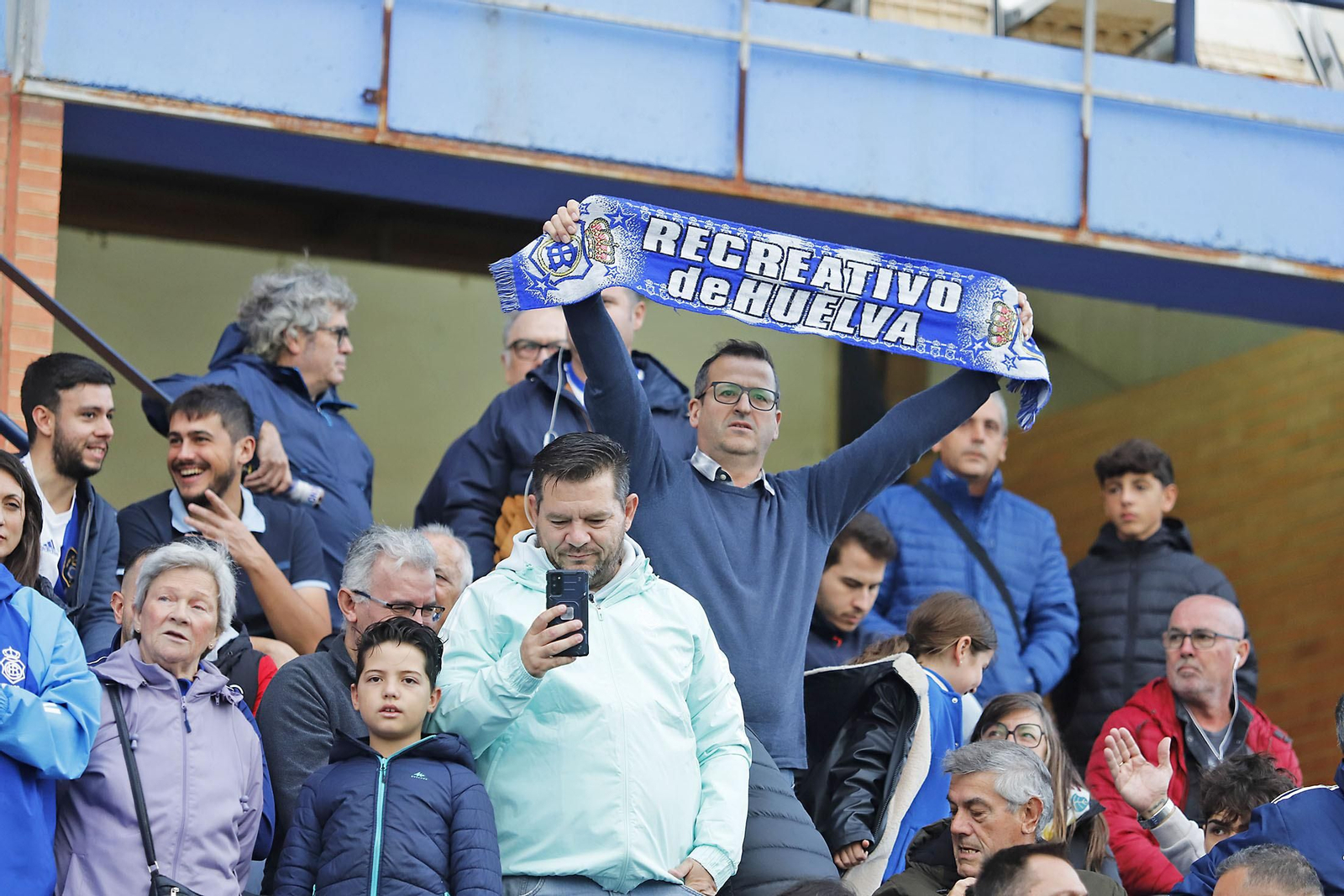 Imágenes del ambiente en el Recreativo de Huelva - San Fernando
