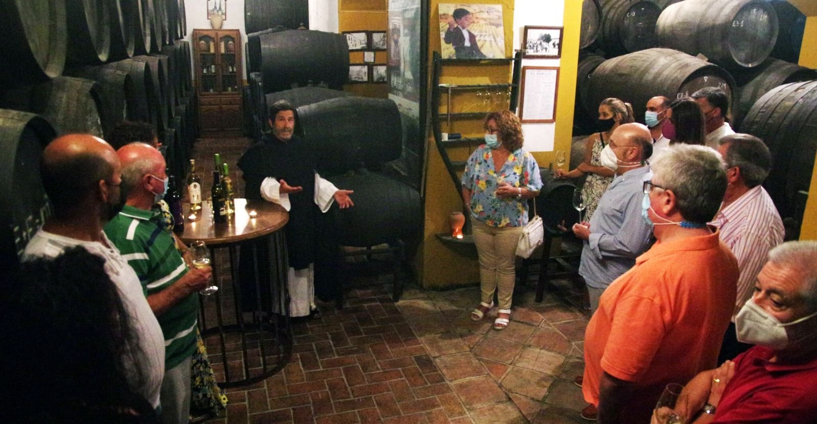 Visita a una de las bodegas de Moriles con la historia de los dominicos de fondo.