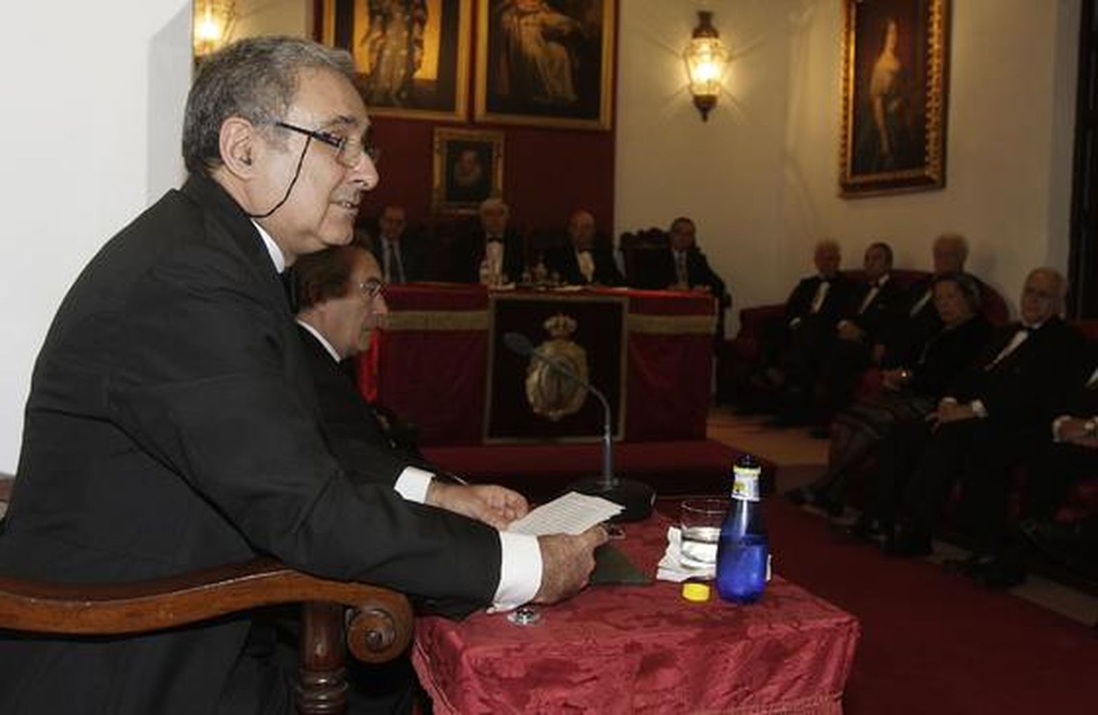 El arabista Rafael Valencia, quien dirigió en Bagdad el Instituto Hispano-Árabe, dedicó su discurso de ingreso a los refranes en la Sevilla árabe.

Foto: José Ángel García
