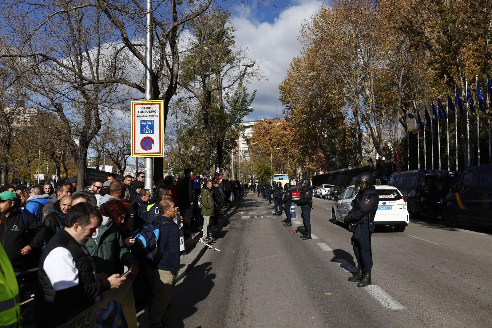 Manifestación de los pescadores de la flota del Mediterráneo frente a la sede de la Comisión Europea en Madrid.