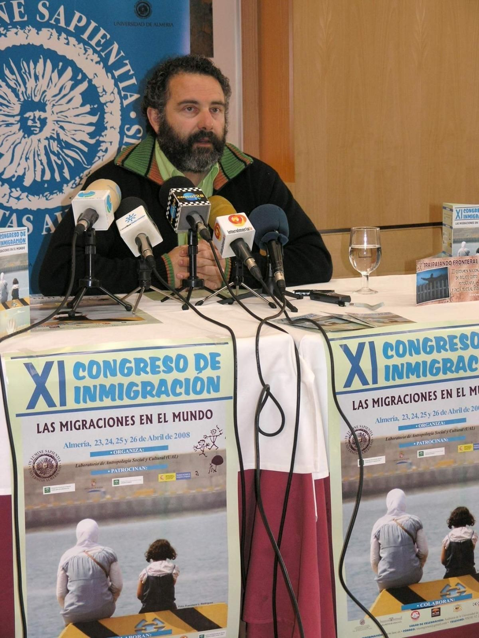 Francisco Checa dirige la colección ‘Migraciones y relaciones interculturales’.