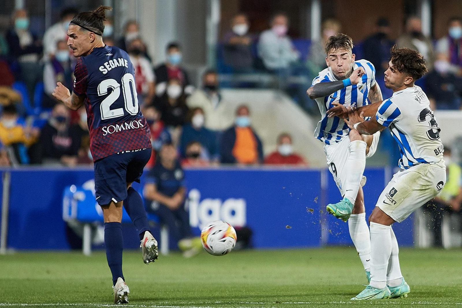 El Huesca-Málaga CF, en fotos