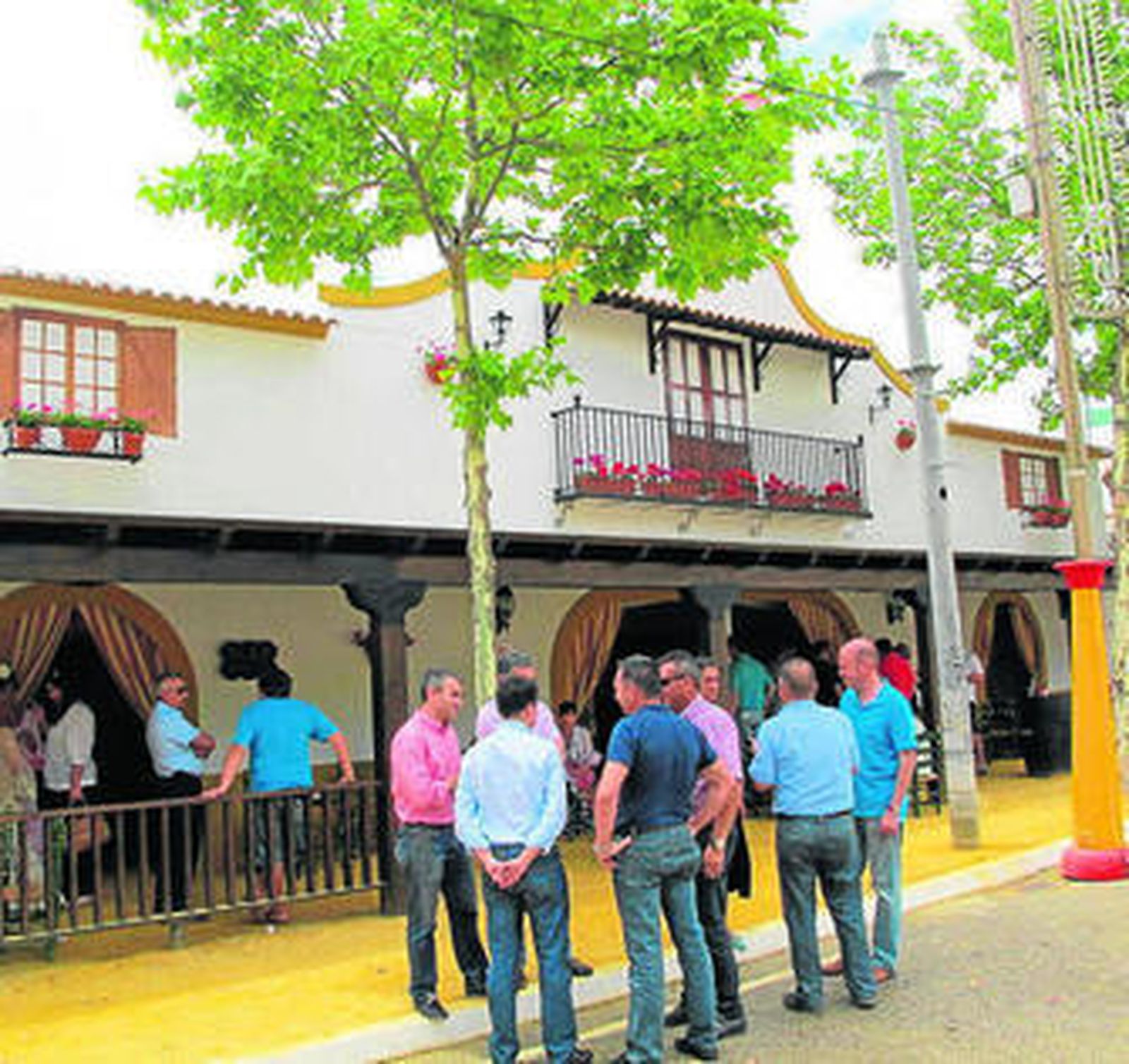 Fachada de la caseta de la Peña 5x5.