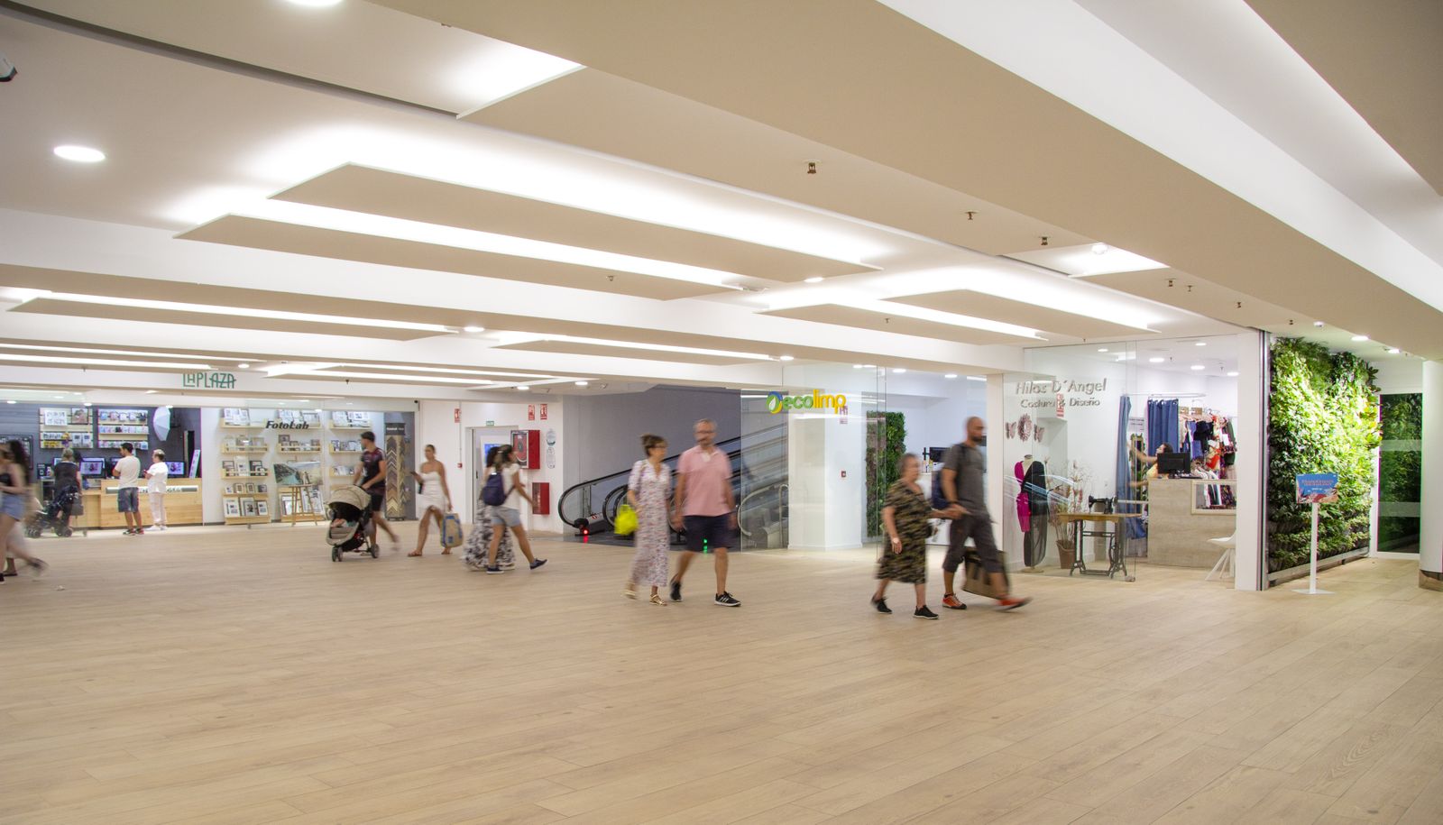 La Plaza, la nueva zona comercial de servicios del centro comercial Miramar.