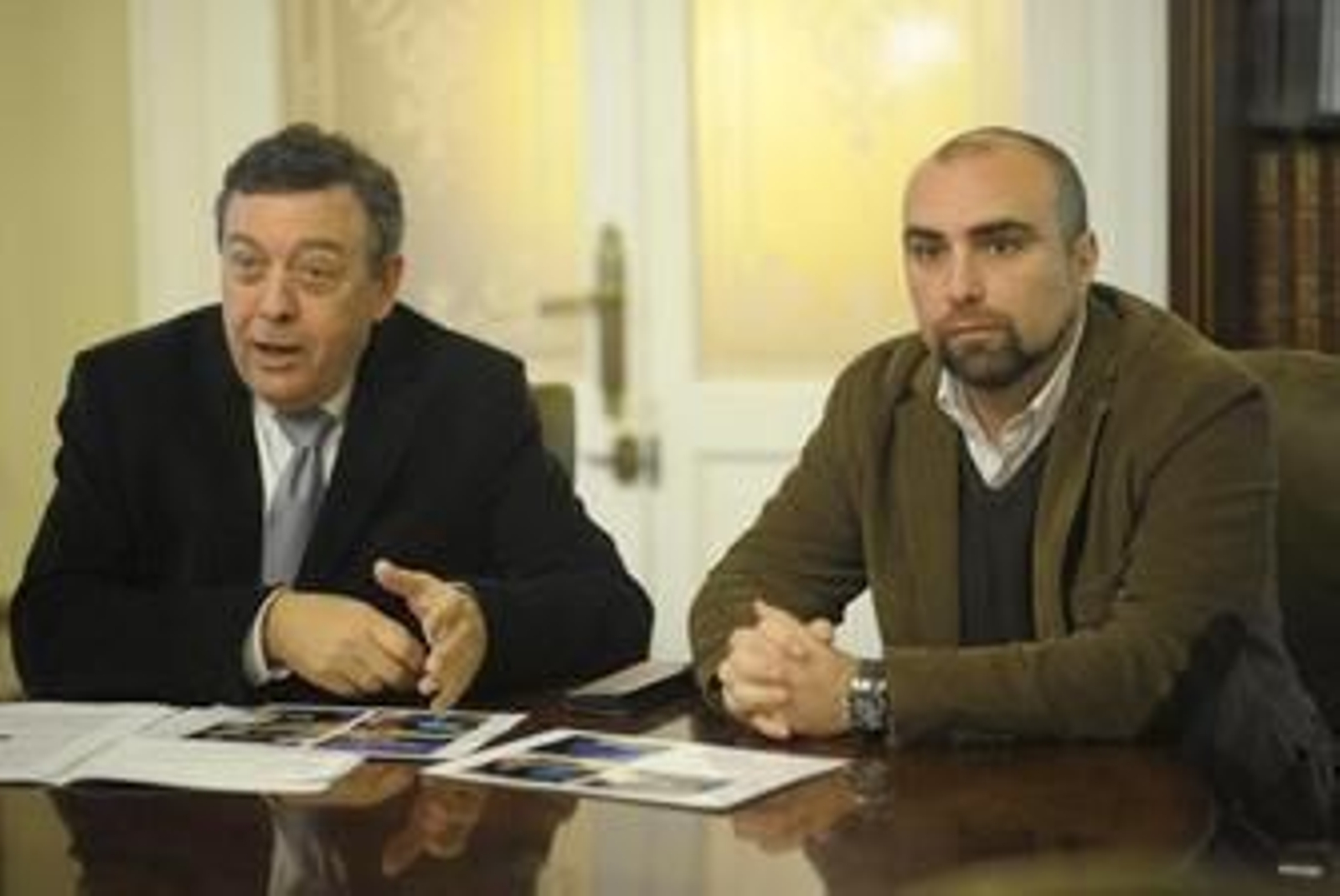 Diego Sales, rector de la Universidad de Cádiz, junto a Gabriel González de la Torre, investigador del proyecto.