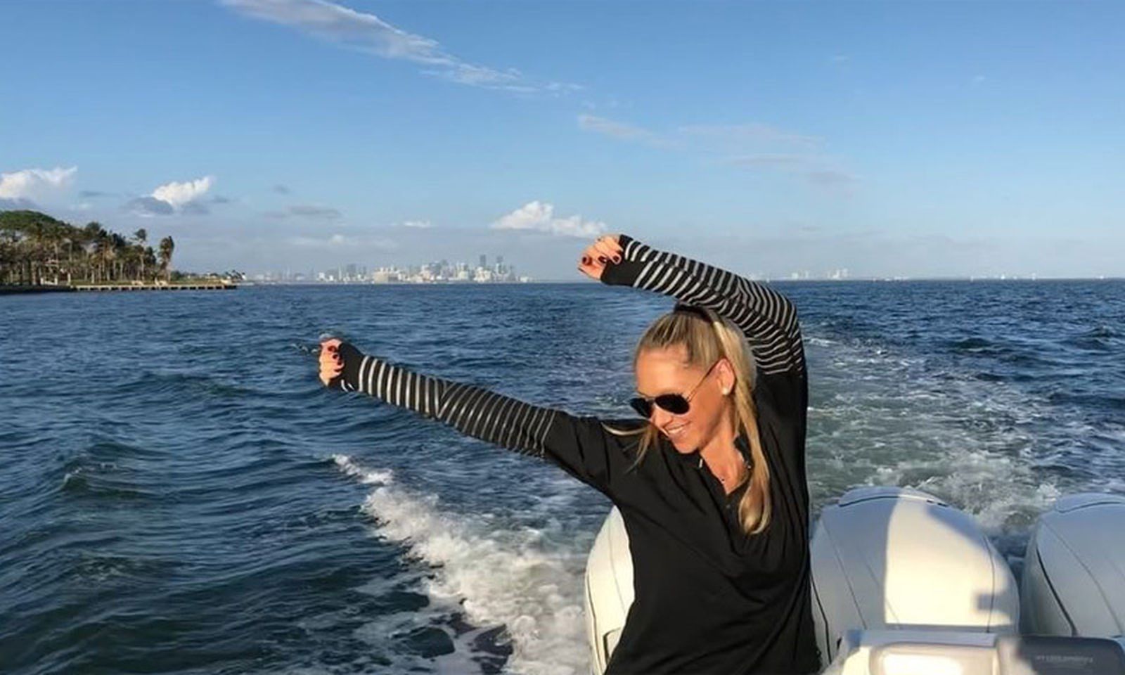 Kournikova, mamá que baila al ritmo de Enrique Iglesias
