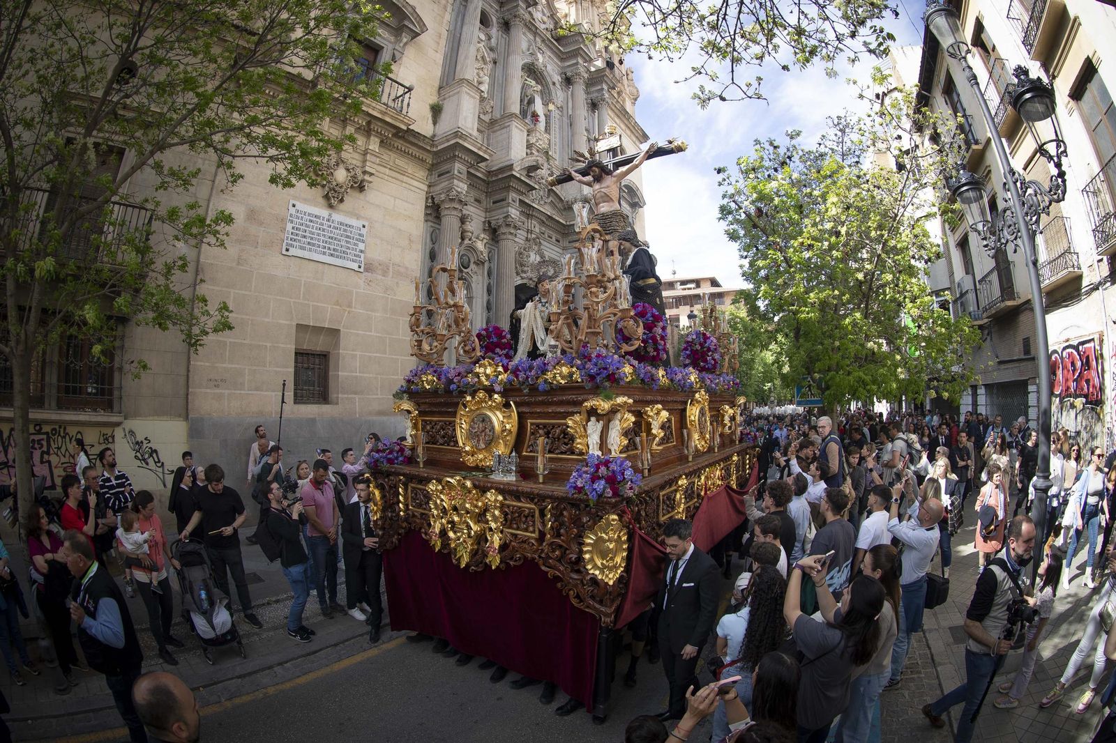 Así vivió Granada la salida de la Hermandad de los Ferroviarios 2025