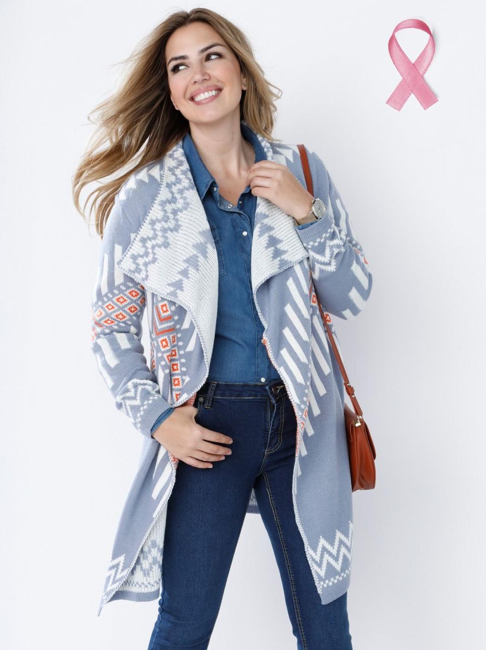 Chaqueta jacquard en versión celeste.
