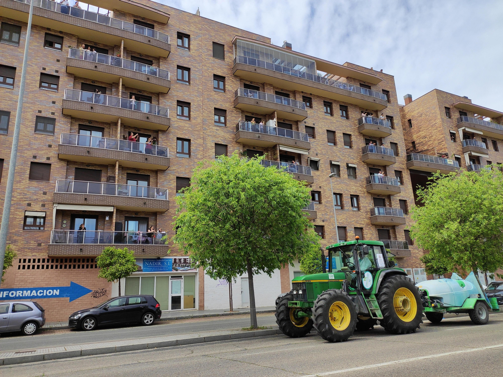 Las fotos del homenaje de los agricultores a los sanitarios de Córdoba