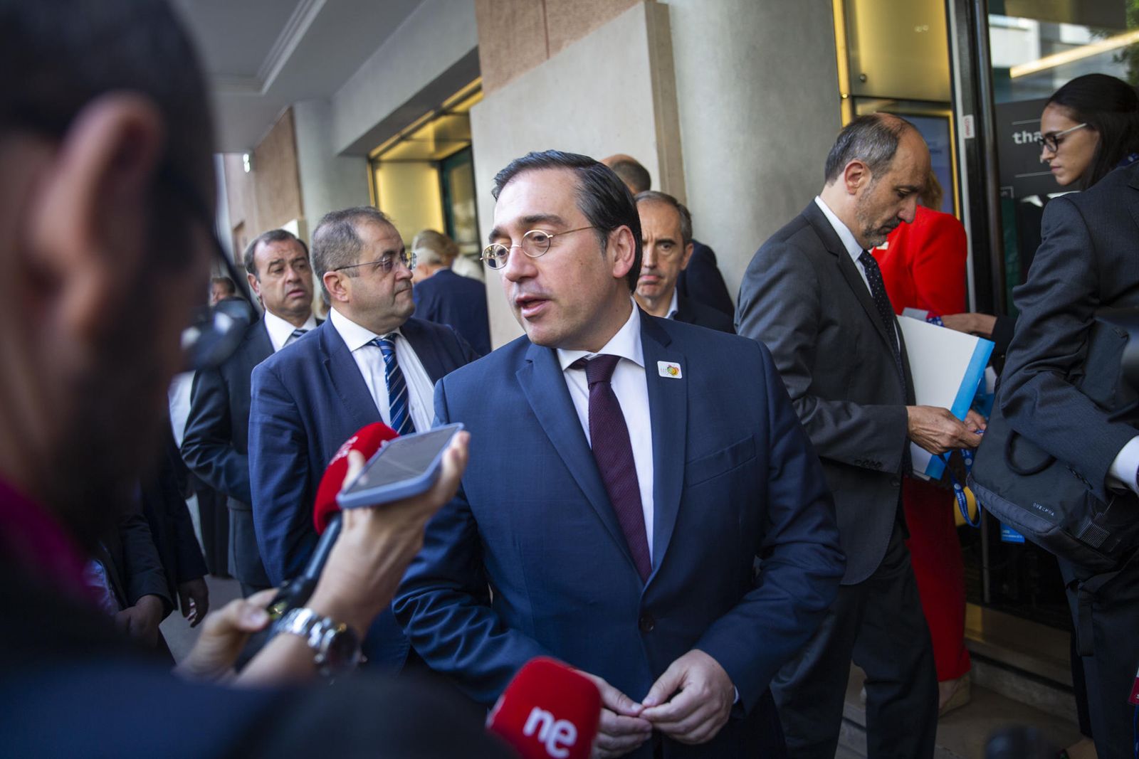 El ministro de Asuntos Exteriores de España, José Manuel Albares, a su llegada a la 172 asamblea de la Oficina Internacional de Exposiciones.