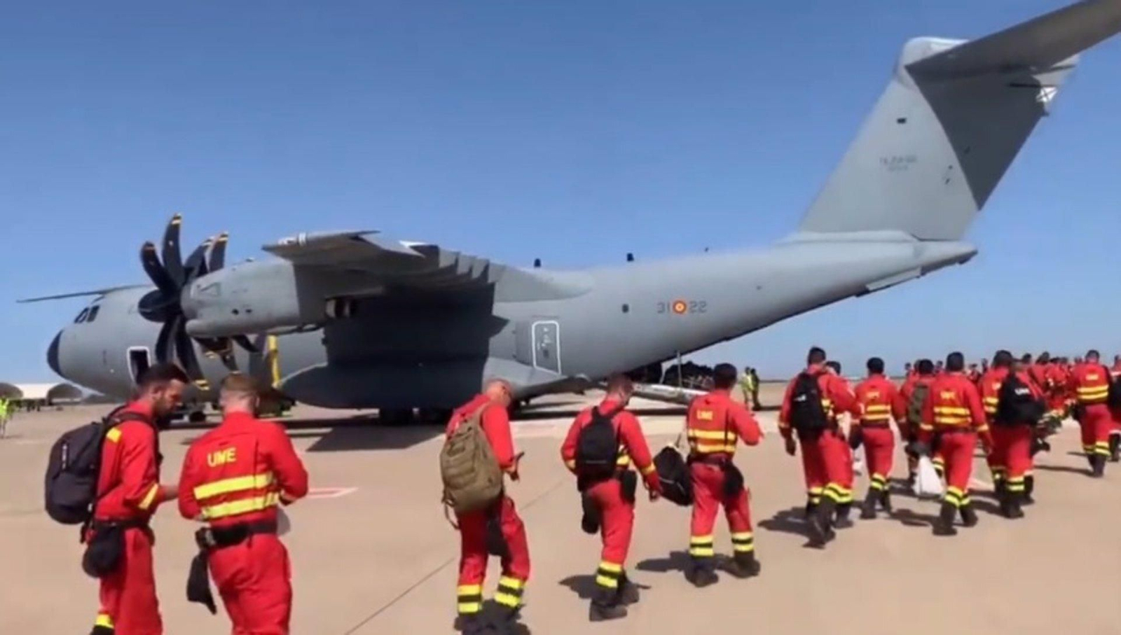 Un centenar de militares de la UME parte desde Morón hacia Canarias por el incendio de La Palma