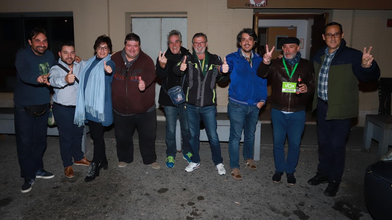 Representantes de Vox en Algeciras celebran los resultados, anoche