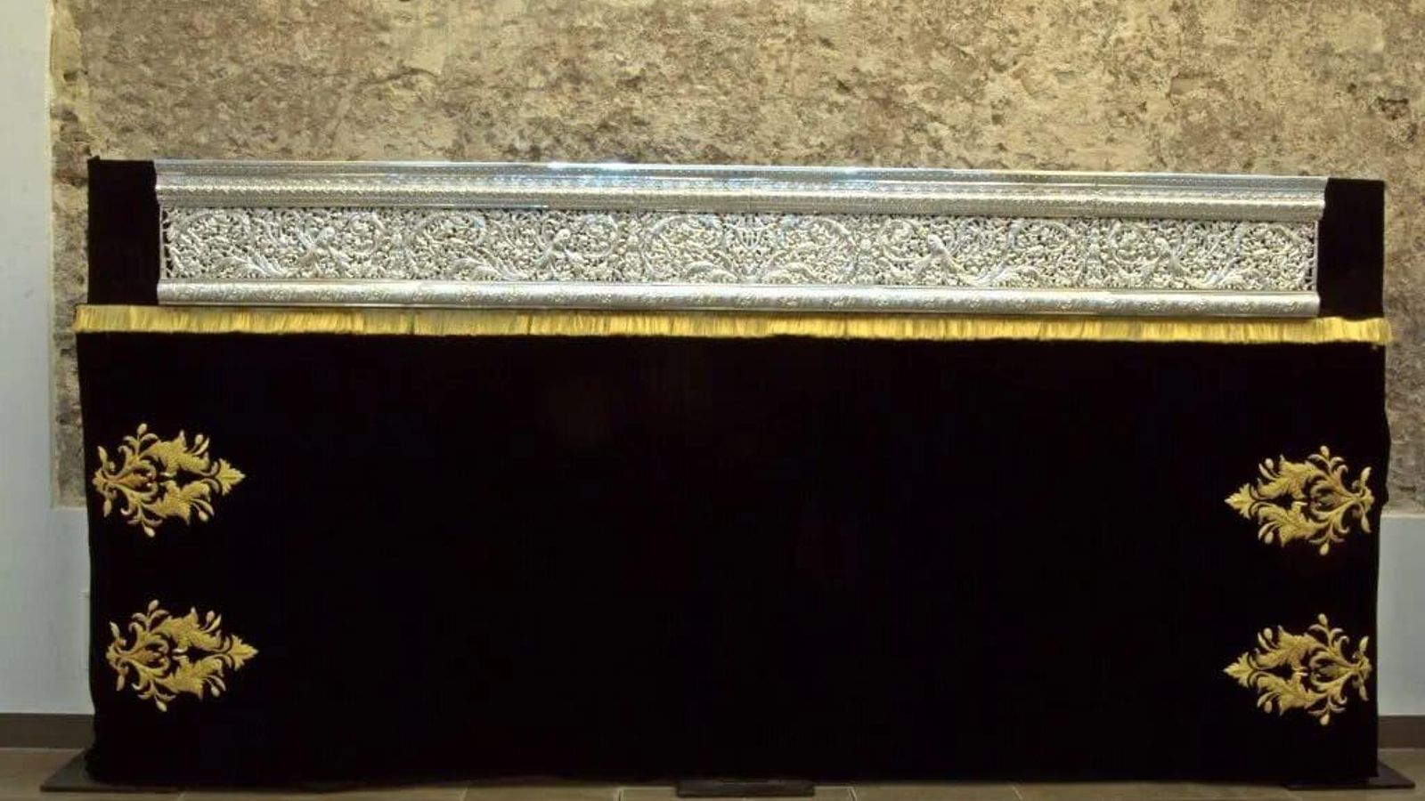 El faldón y respiradero lateral