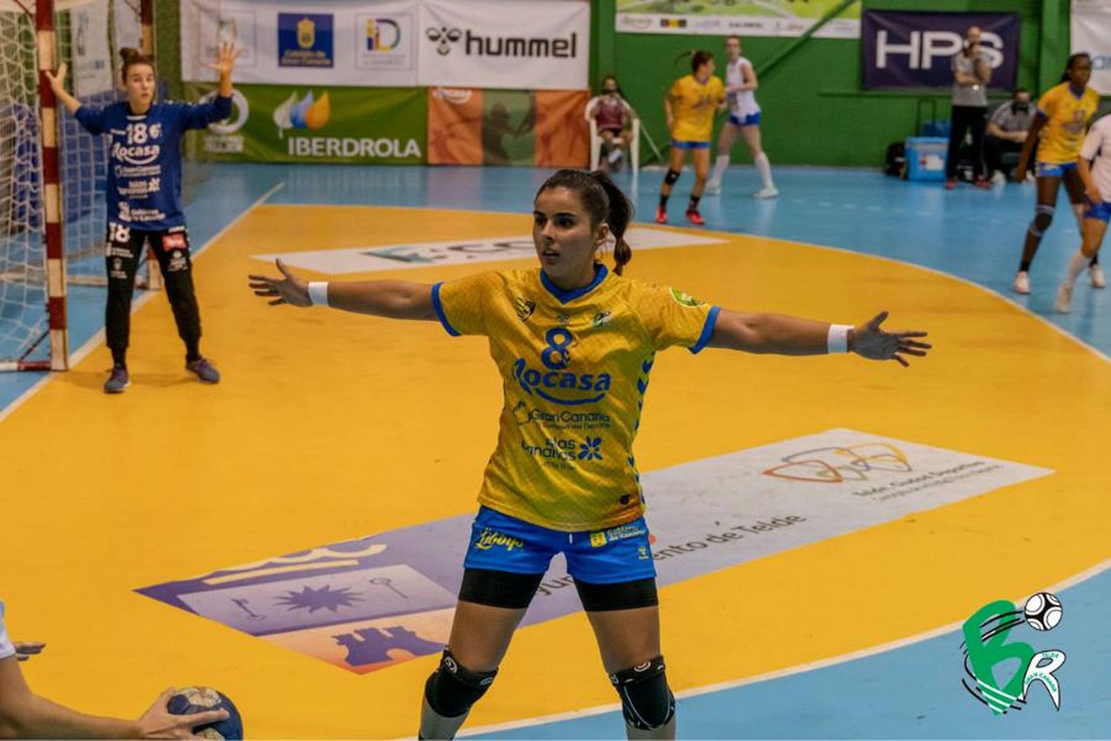 La algecireña Paula Valdivia, con su equipo.