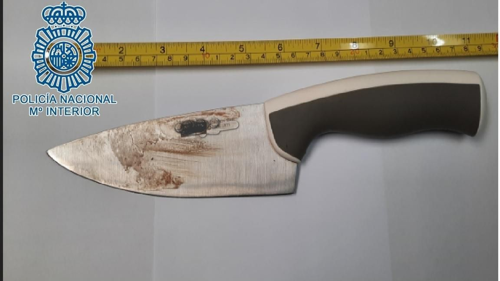 El cuchillo empleado por el presunto agresor.