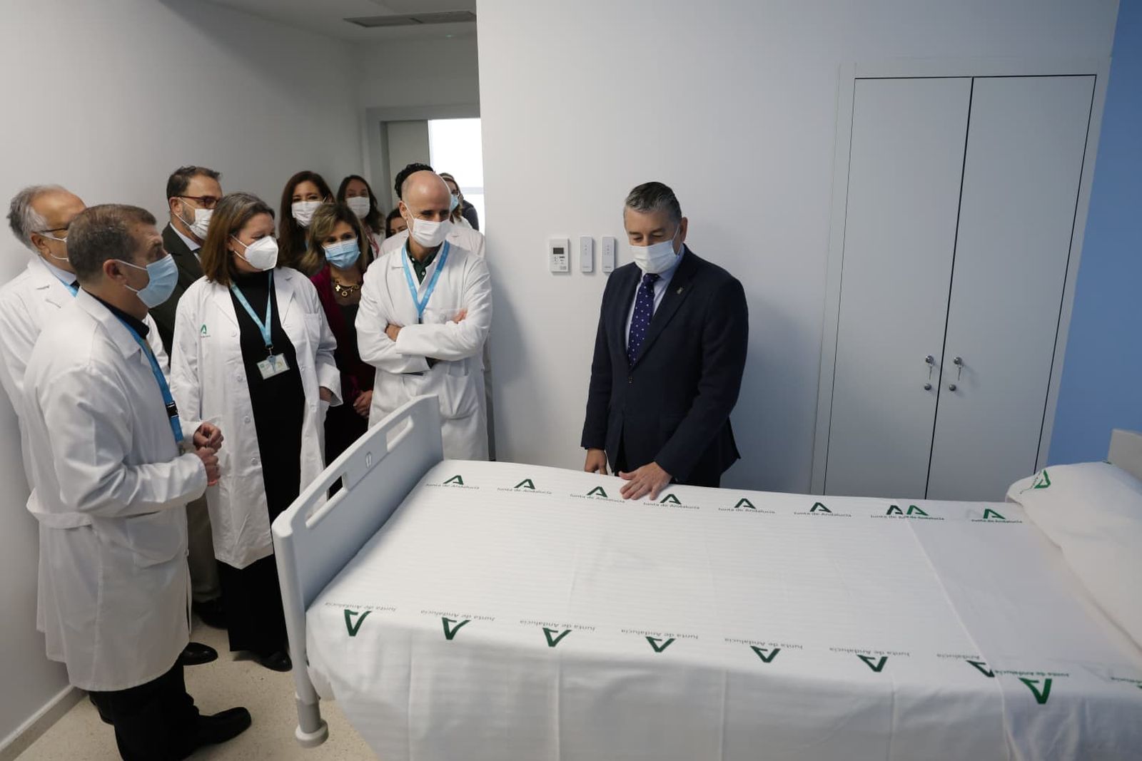Antonio Sanz, consejero de Sanidad, Presidencia y Emergencias de la Junta de Andalucía, visita la nueva Unidad de Hospitalización Breve Adolescente para la atención de menores con problemas de salud mental de Málaga