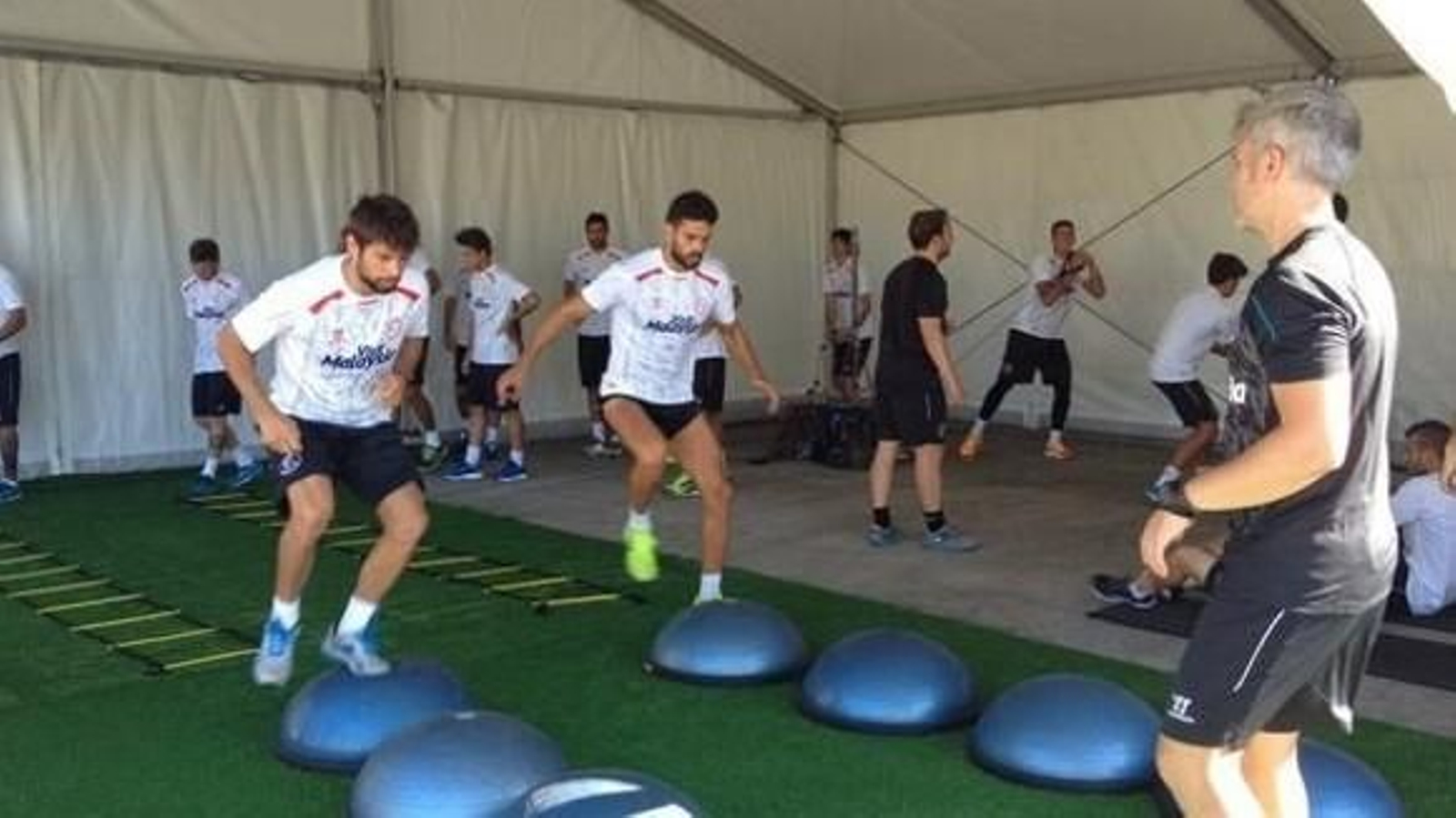 Emery deja a siete descartes en Sevilla