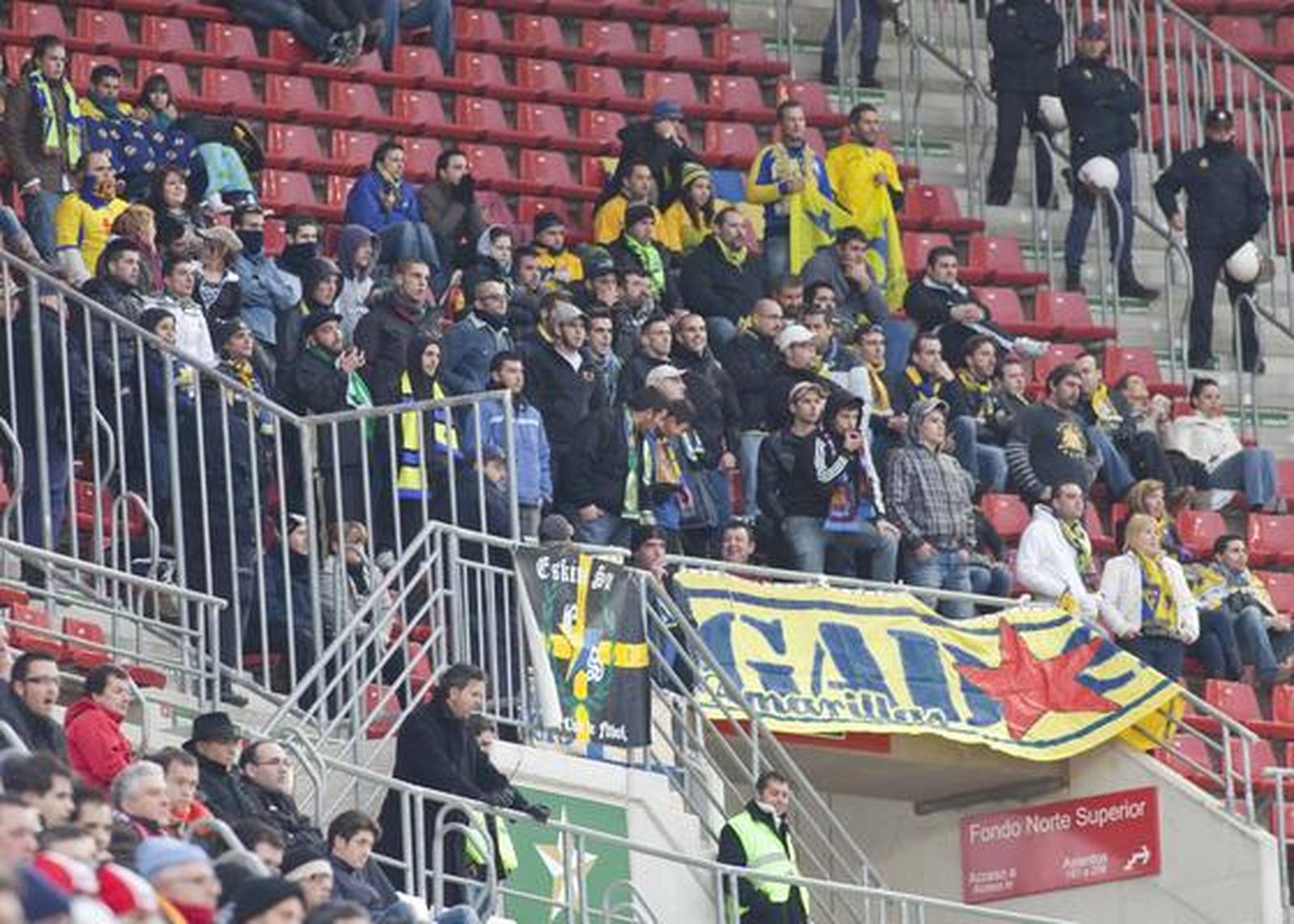 Varios seguidores cadistas en la grada de La Nueva Condomina. 

Foto: LOF