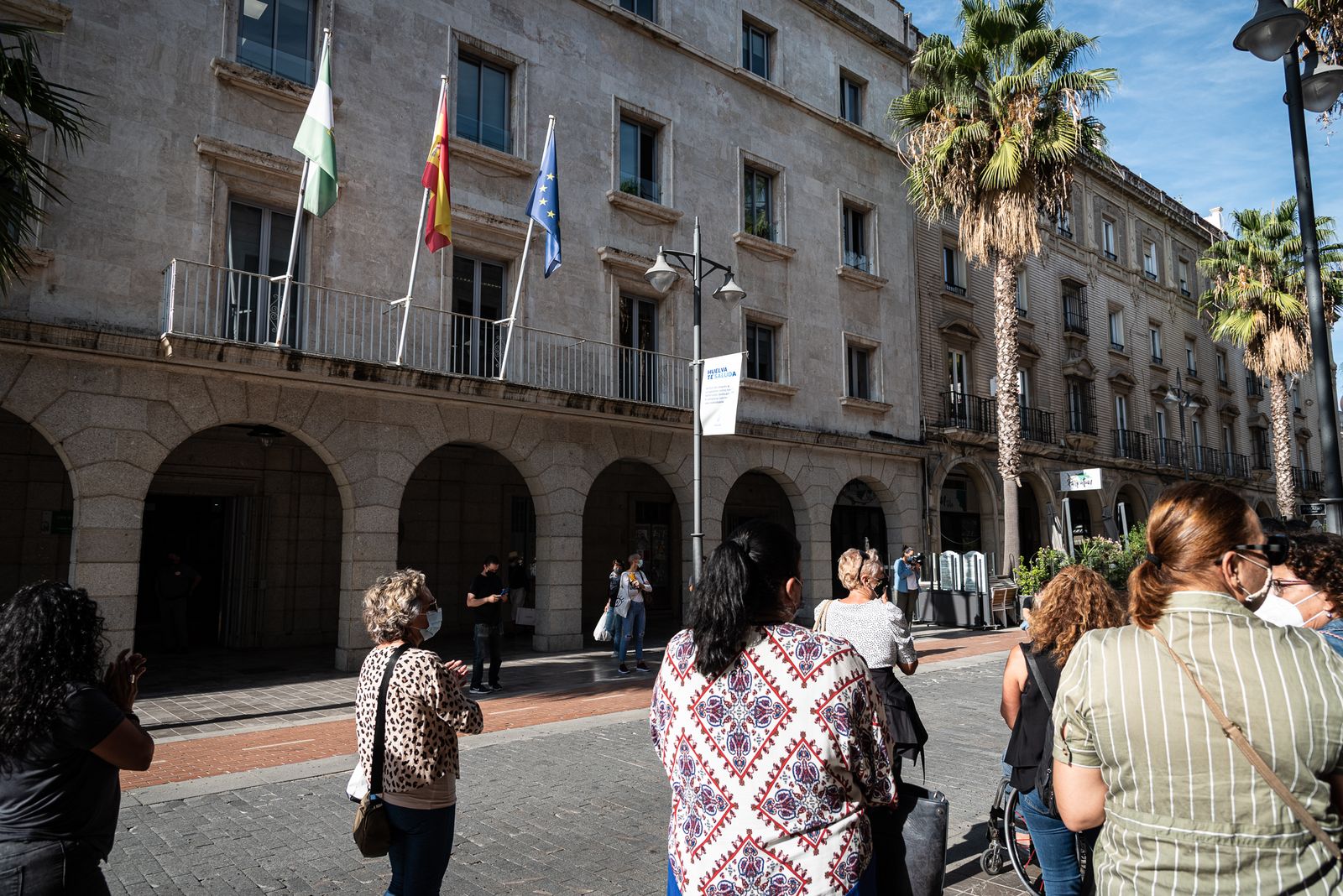 Imágenes de la concentración de los vecinos de Almonte por el servicio de urgencias