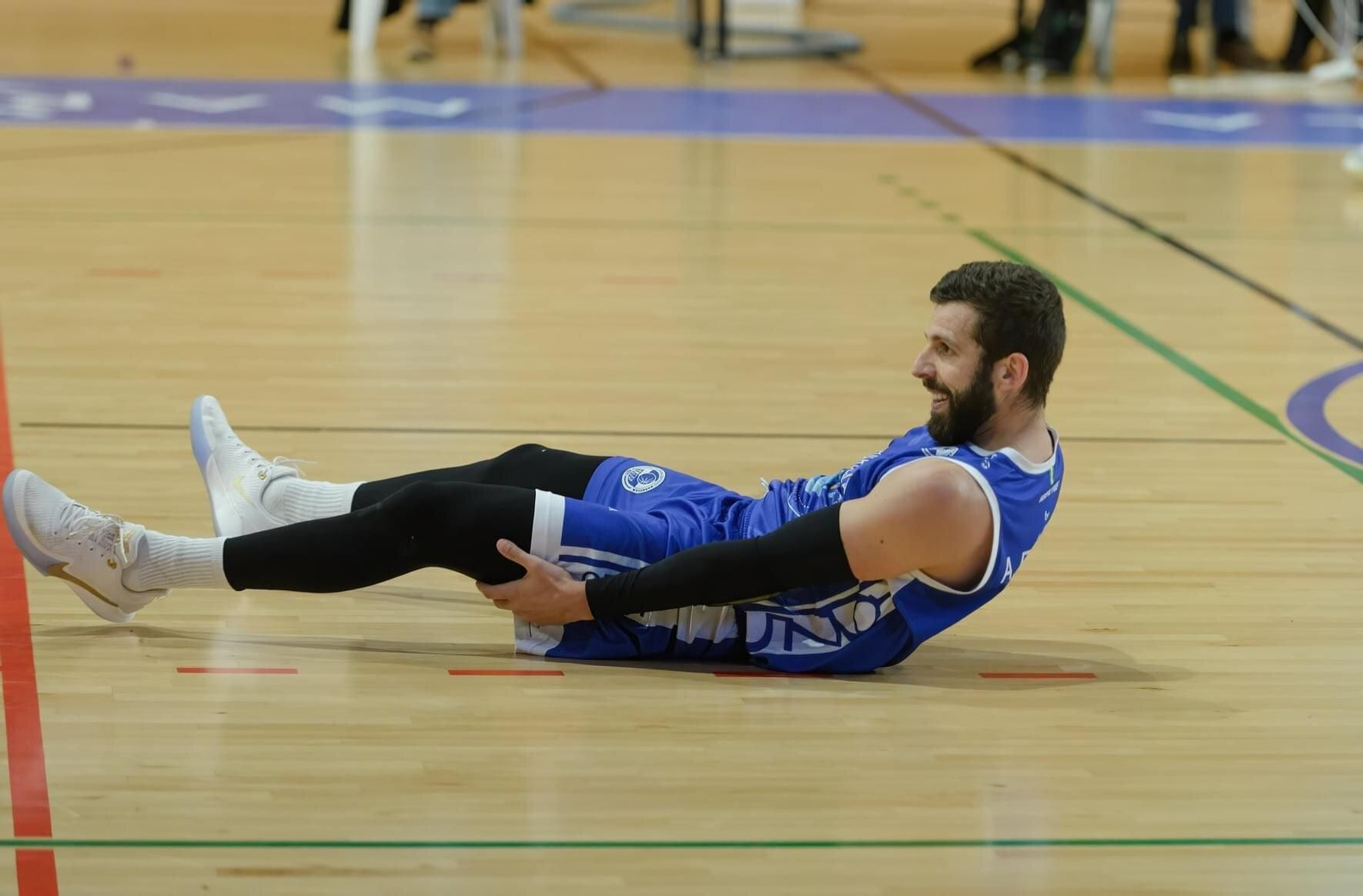 Adri Fuentes, en el suelo.