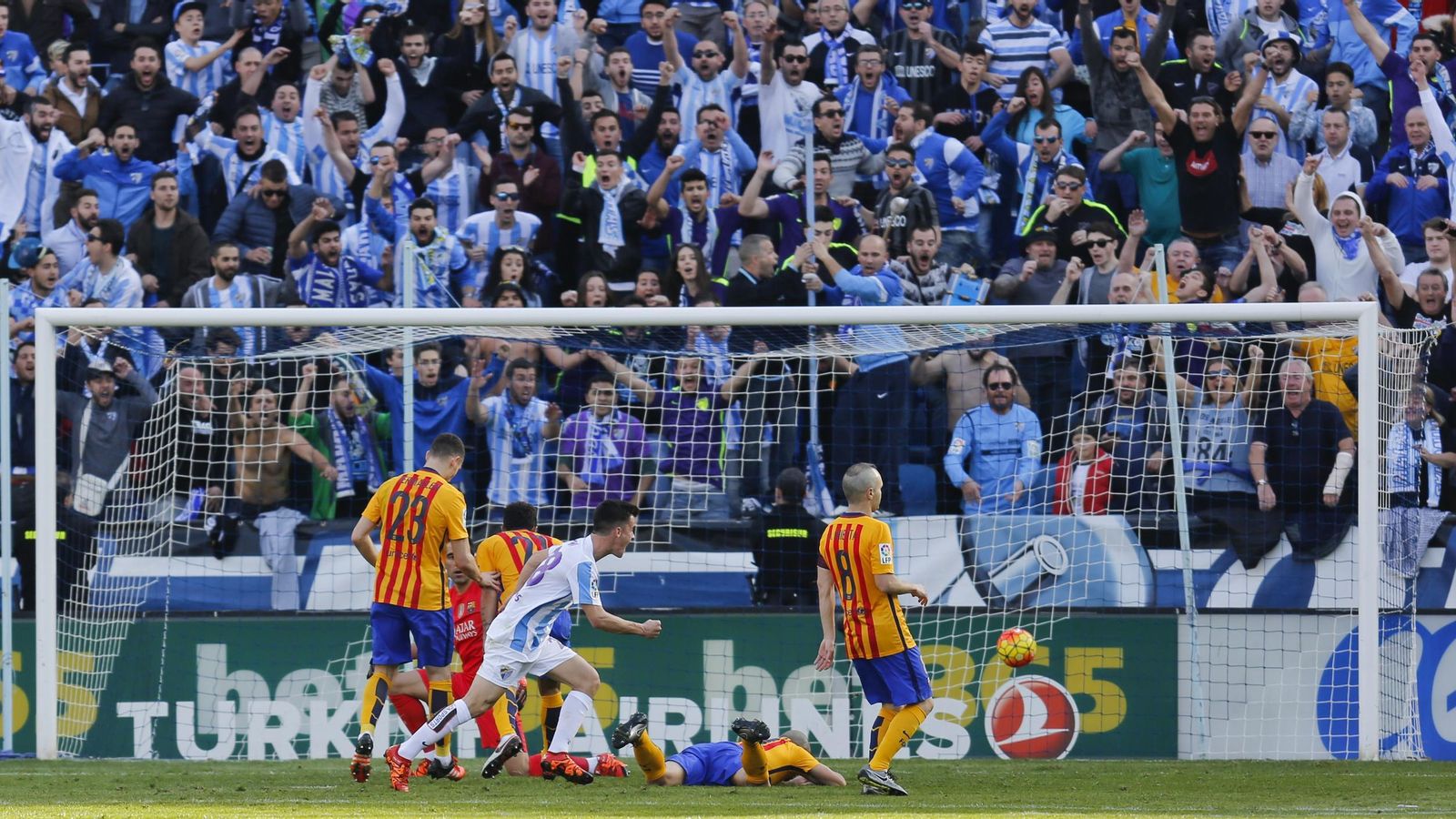 Las fotos de Andrés Iniesta en La Rosaleda con España y el Barcelona Las fotos de Andrés Iniesta en La Rosaleda con España y el Barcelona
