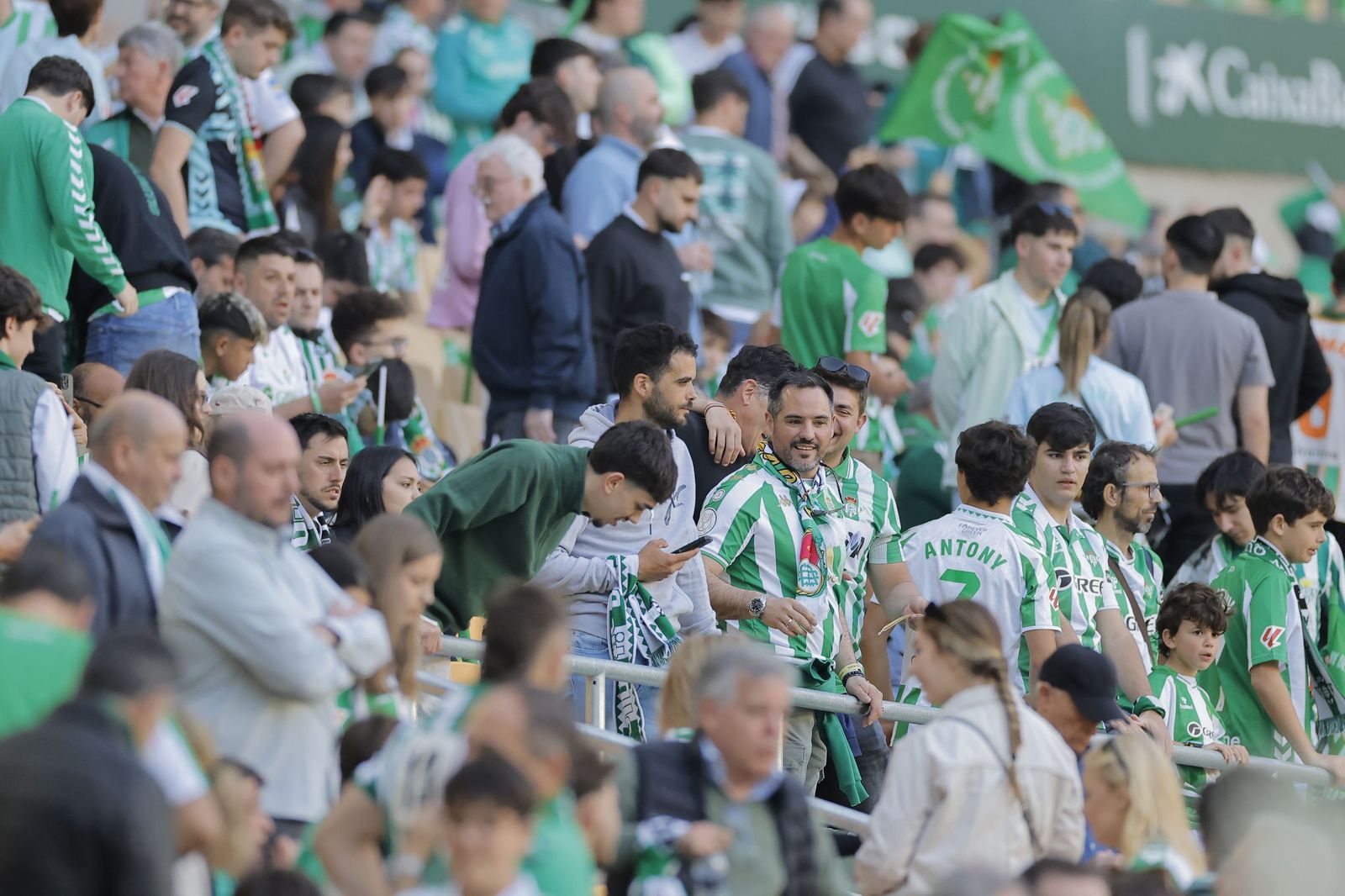 Búscate en las fotos del Betis - Sevilla