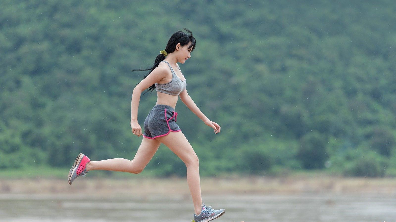 Chica haciendo deporte. /PIXABAY