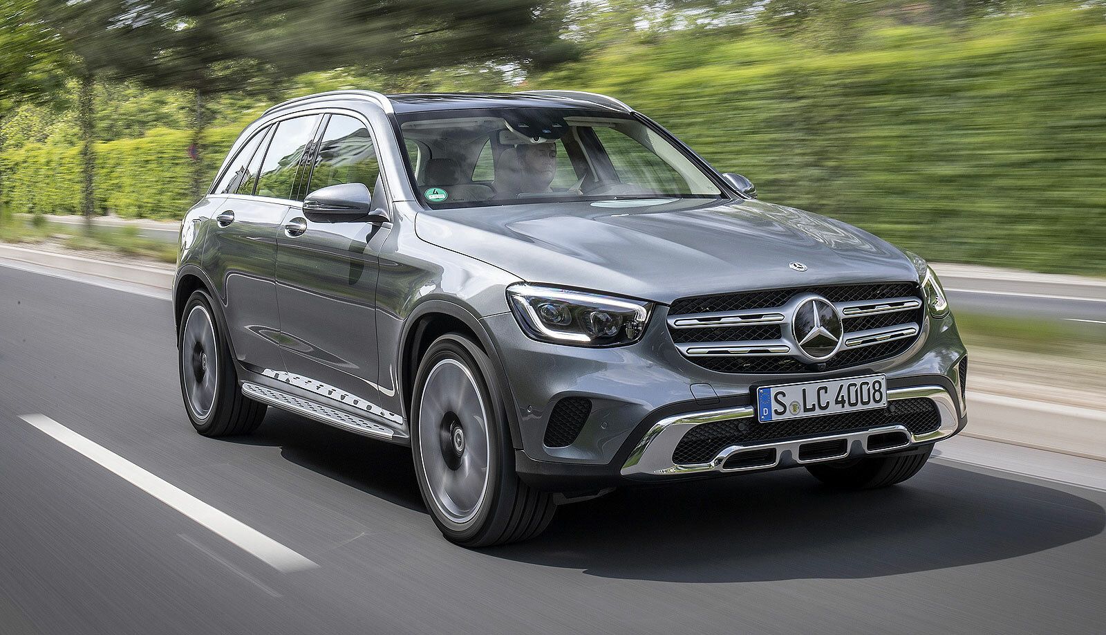 El frontal del nuevo Mercedes GLC de 2019 incorpora algunos cambios estéticos.