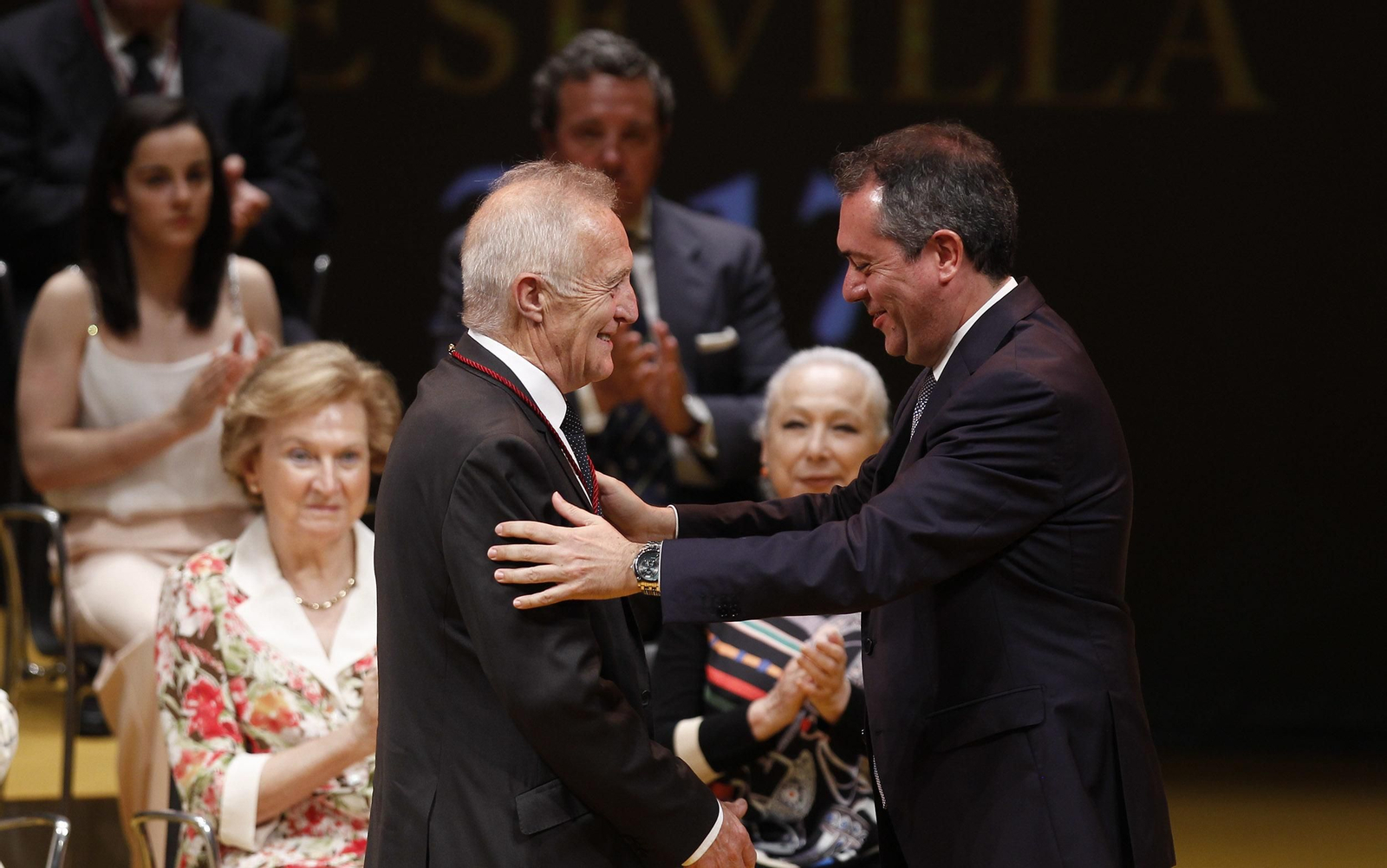 La entrega de las medallas de Sevilla, en imágenes