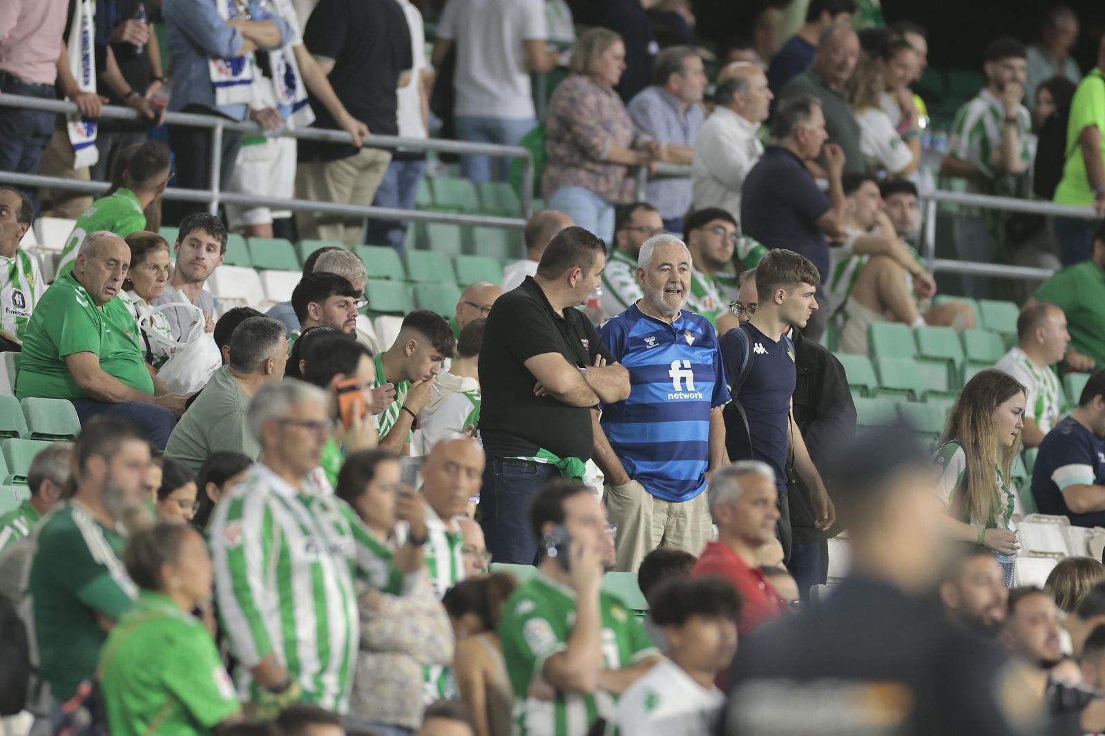 Búscate en las fotos del Betis-Copenhague