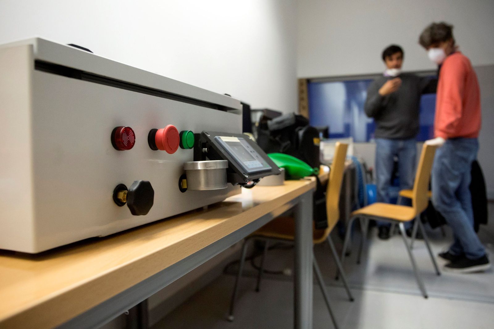 Pruebas del respirador creado en Málaga para hacer frente a la pandemia.