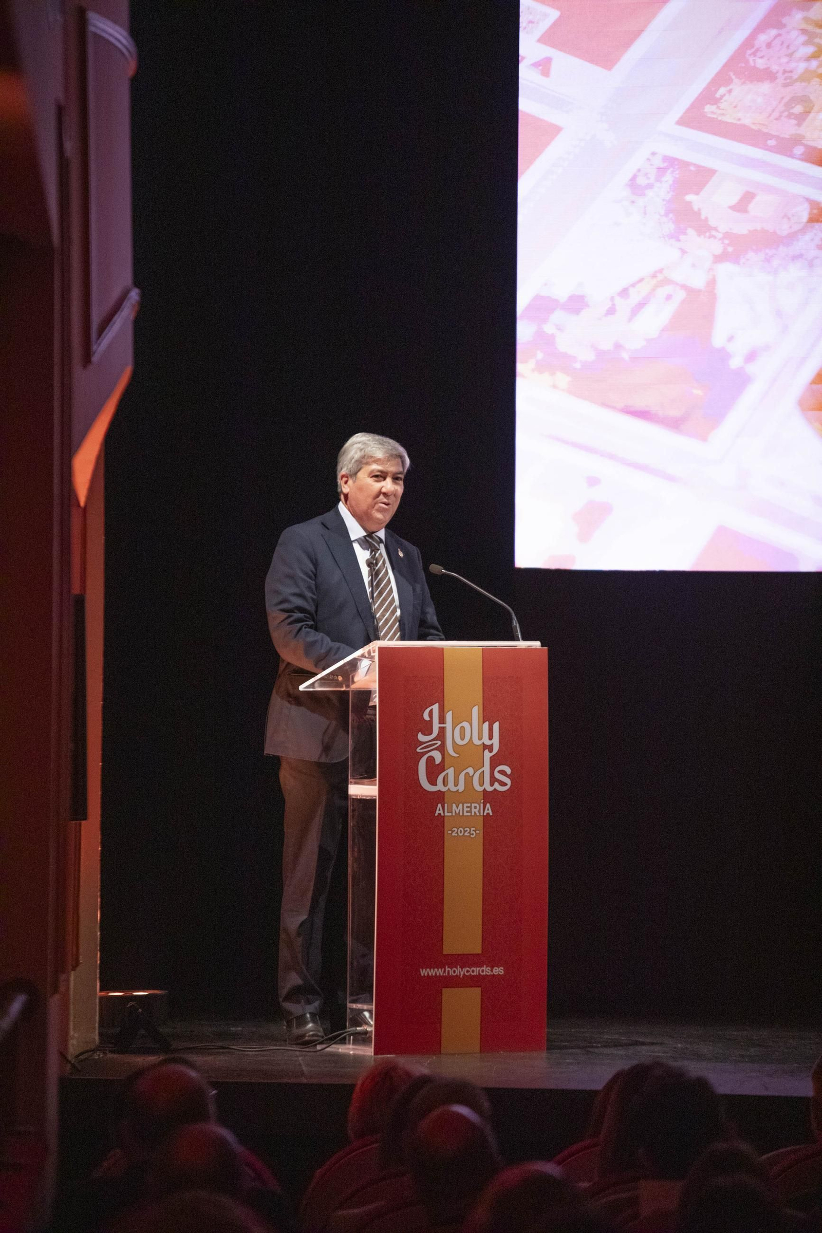 Imágenes de la presentación de las Holy Cards