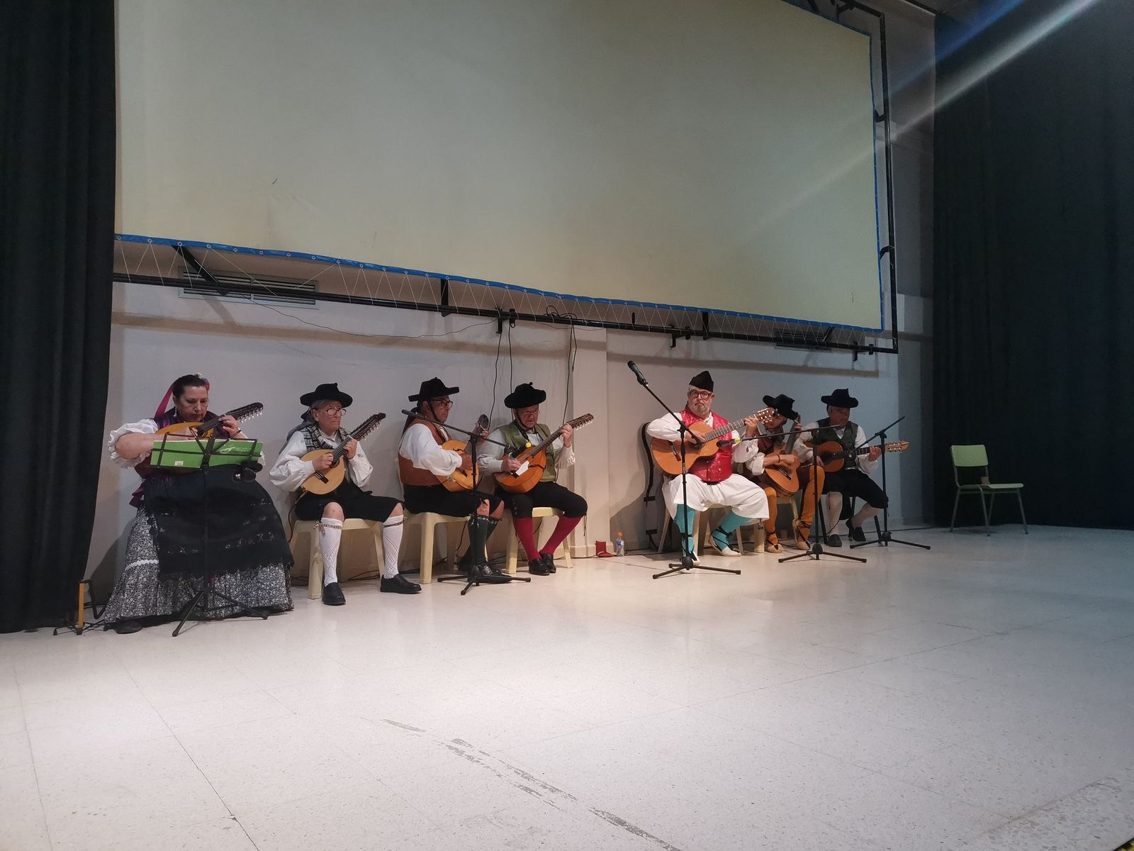 Fandanguillos, soleares y parrales animan a los reos de ‘El Acebuche’