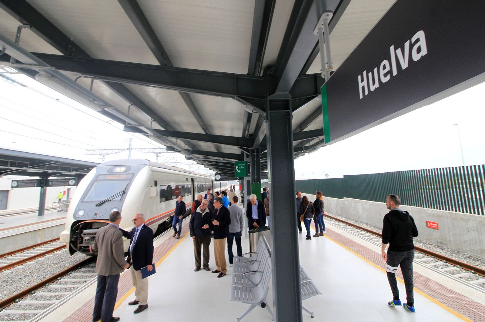 El andén de llegada a la estación de tren de Huelva.