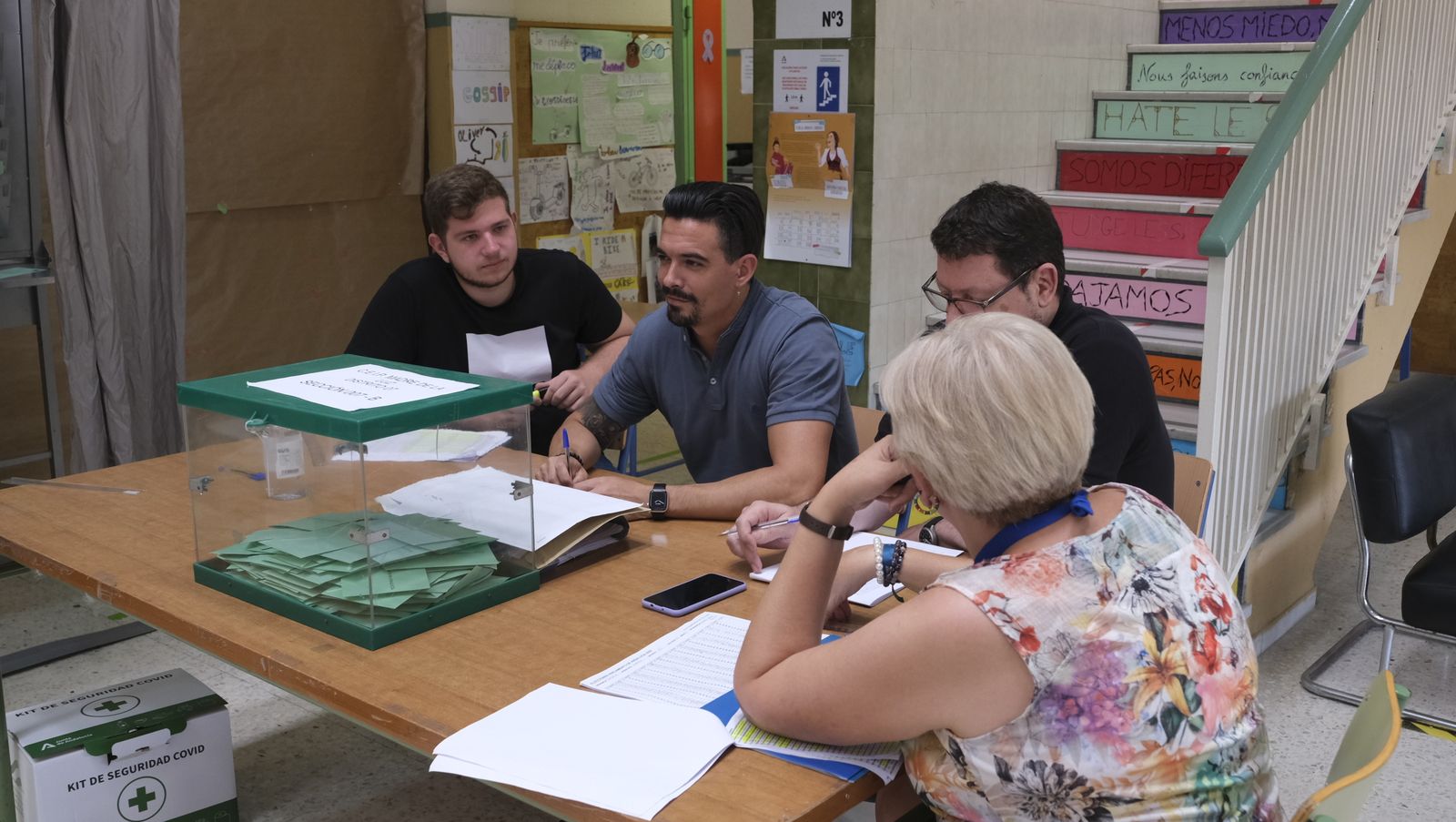 Imágenes de la votaciones en Almería al parlamento andaluz