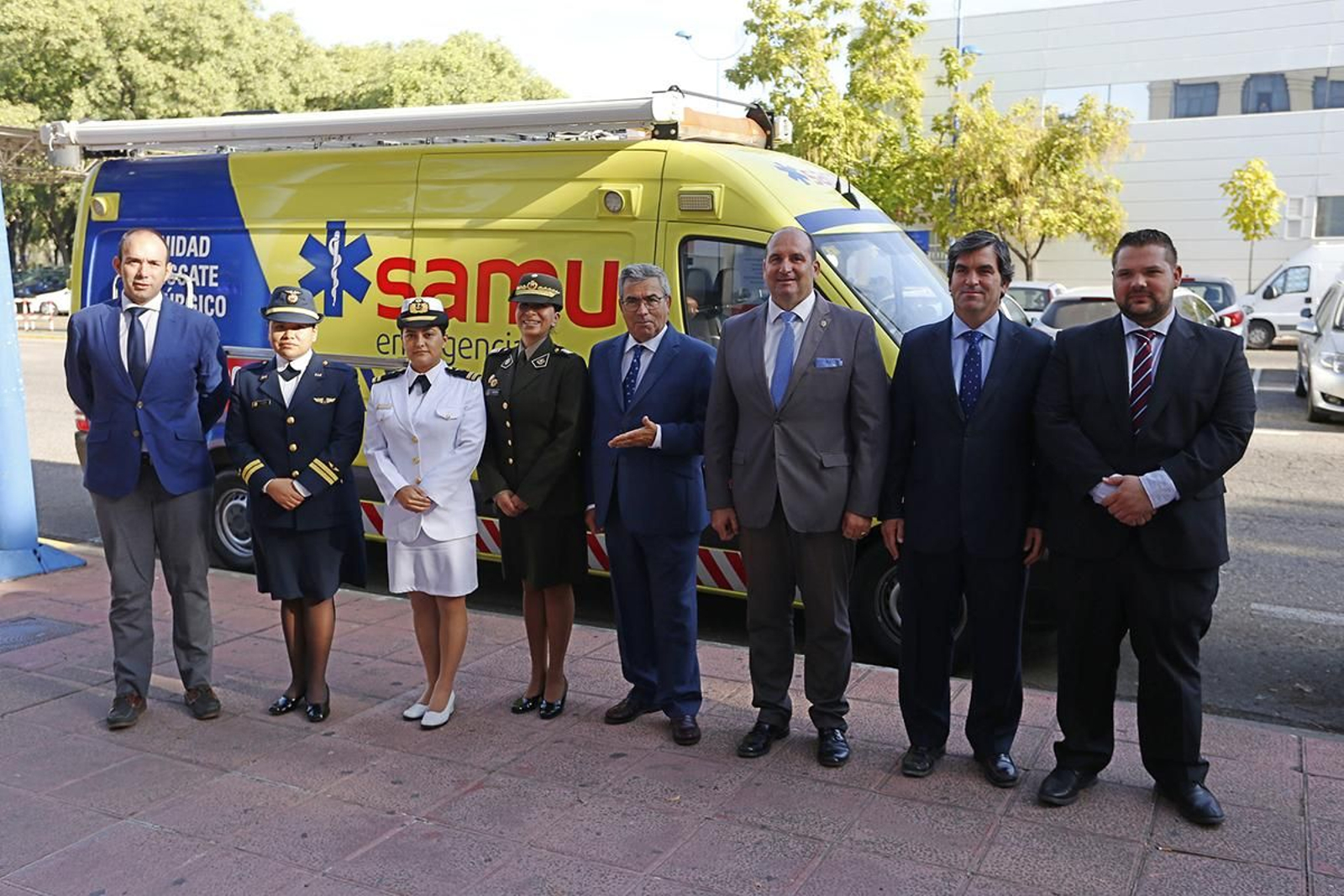 Las tres médicas y los responsables de SAMU