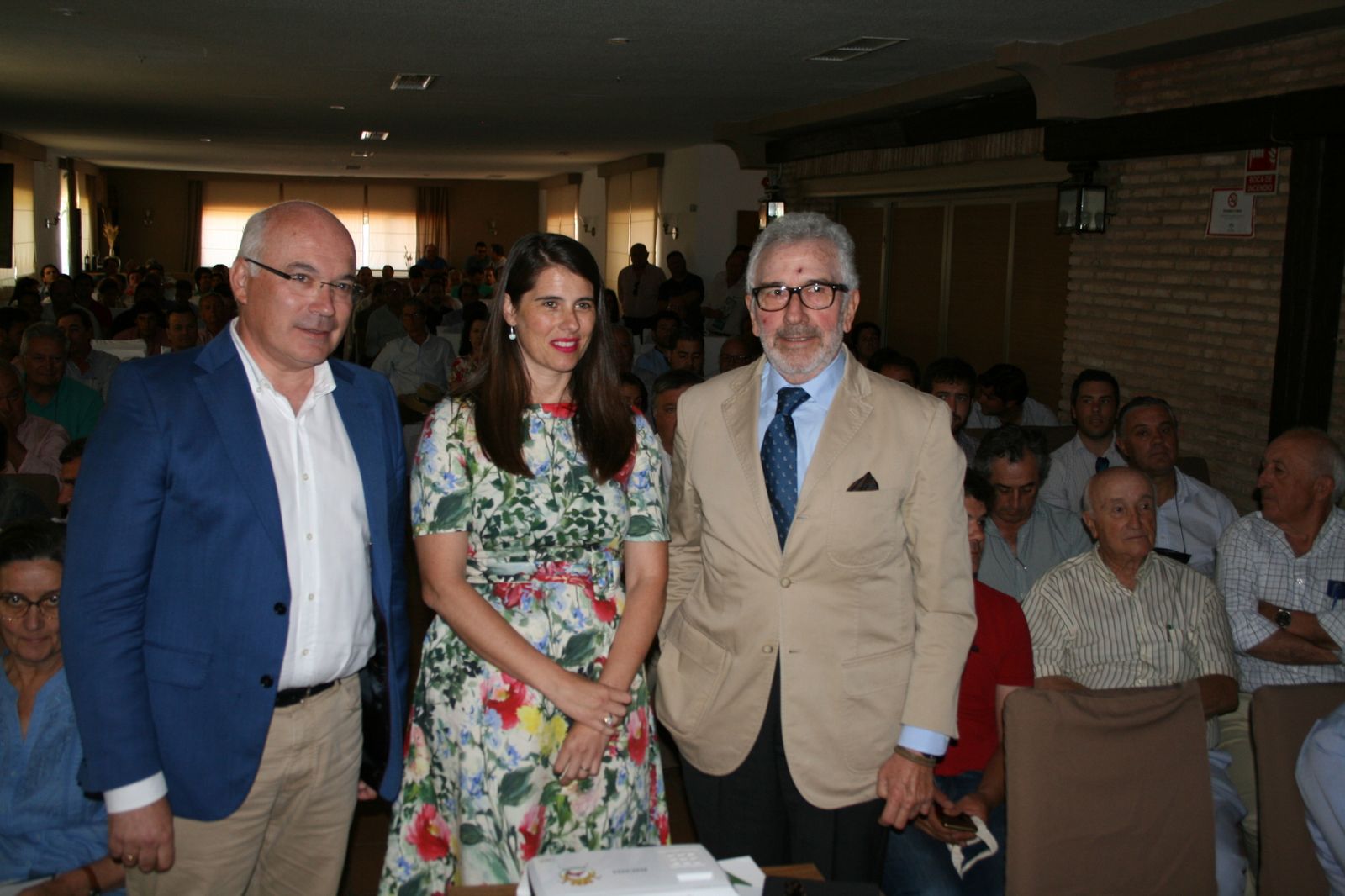 Clausura del encuentro, con la delegada de Agricultura, Araceli Cabello.