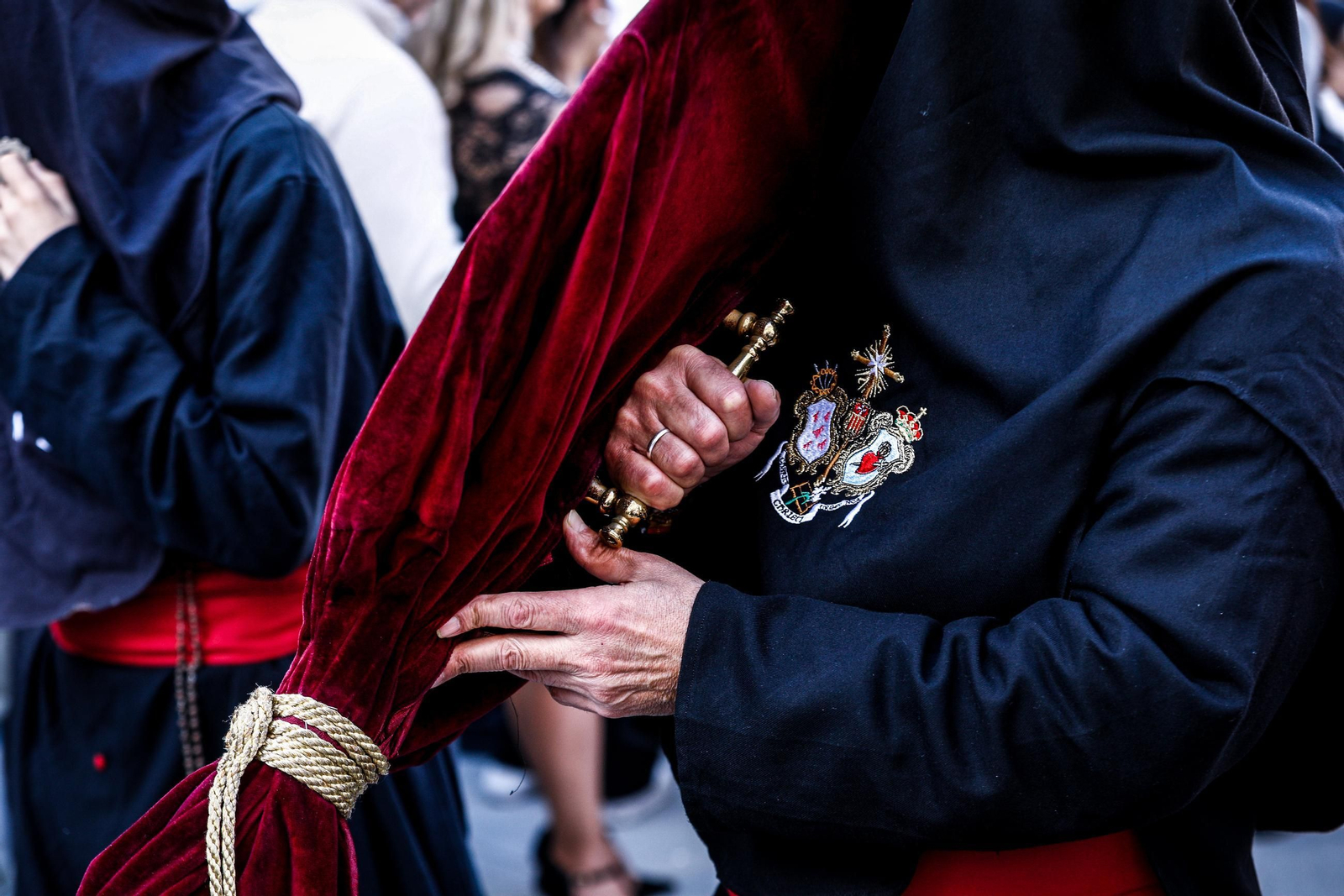 Imágenes de la salida de Desamparados en la Semana Santa de San Fernando 2025