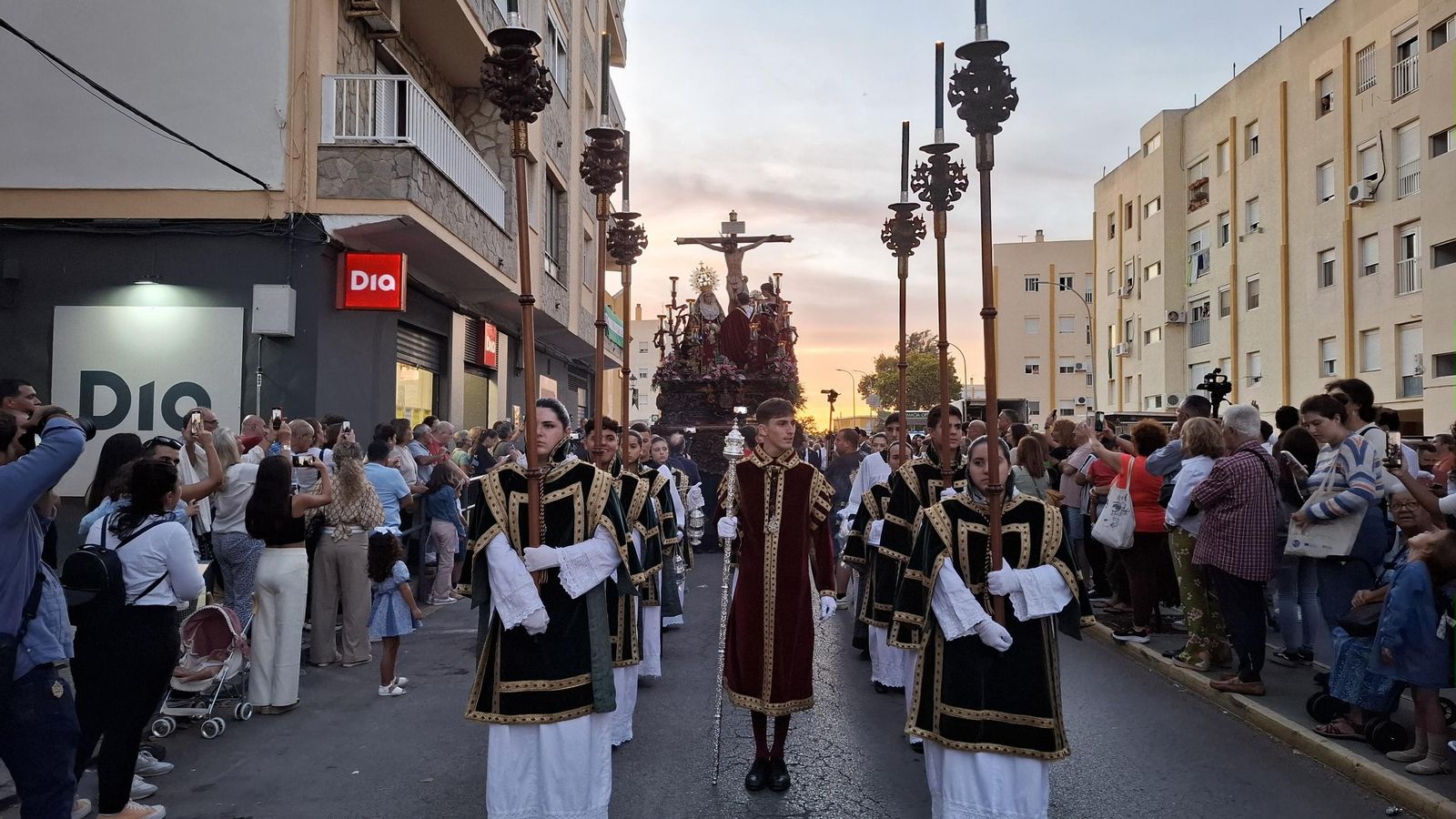 Fotogalería: La salida extraordinaria de la Vera-Cruz de Puerto Real en su 475 aniversario