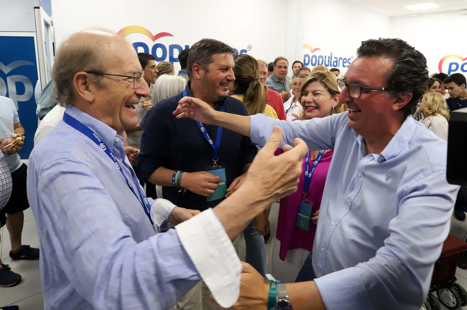 Imágenes de cómo se ha vivido las elecciones en los diferentes partidos de Huelva