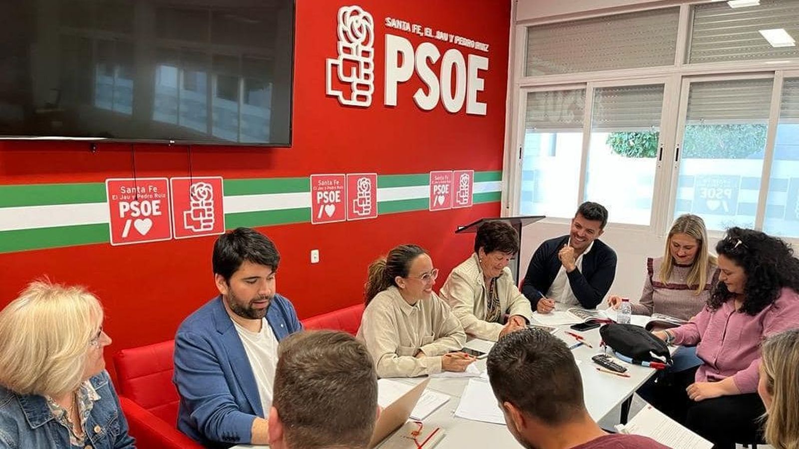 Patricia Carrasco junto al resto de integrantes del grupo municipal socialista del Ayuntamiento de Santa Fe